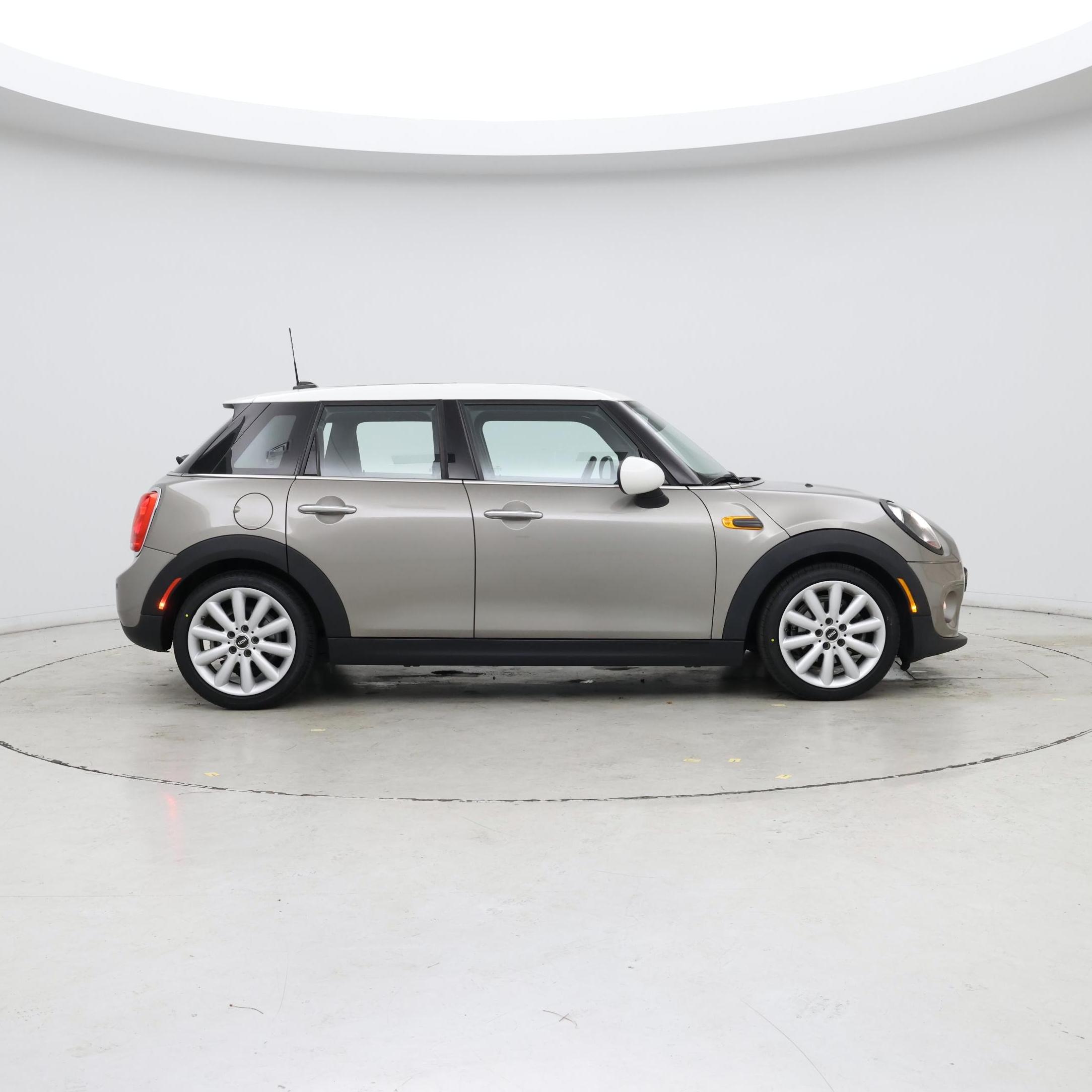 Thumbnail: 2019 MINI Cooper Hardtop - 7