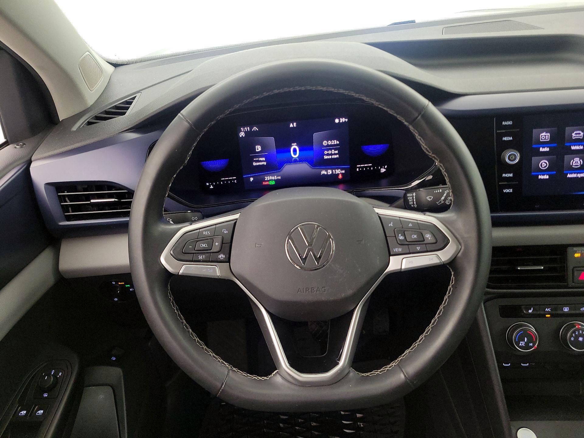 Thumbnail: 2022 Volkswagen Taos - 10