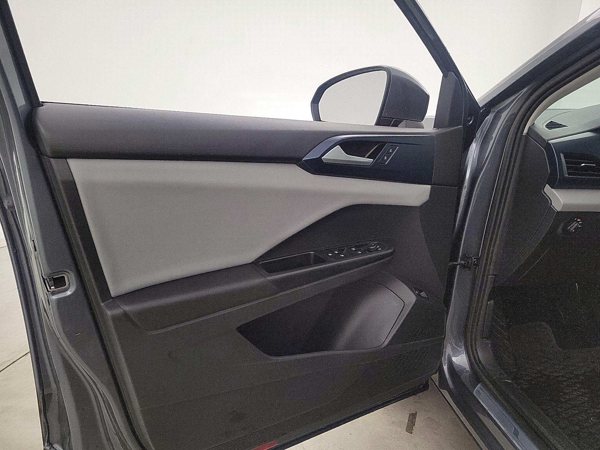 Thumbnail: 2022 Volkswagen Taos - 12