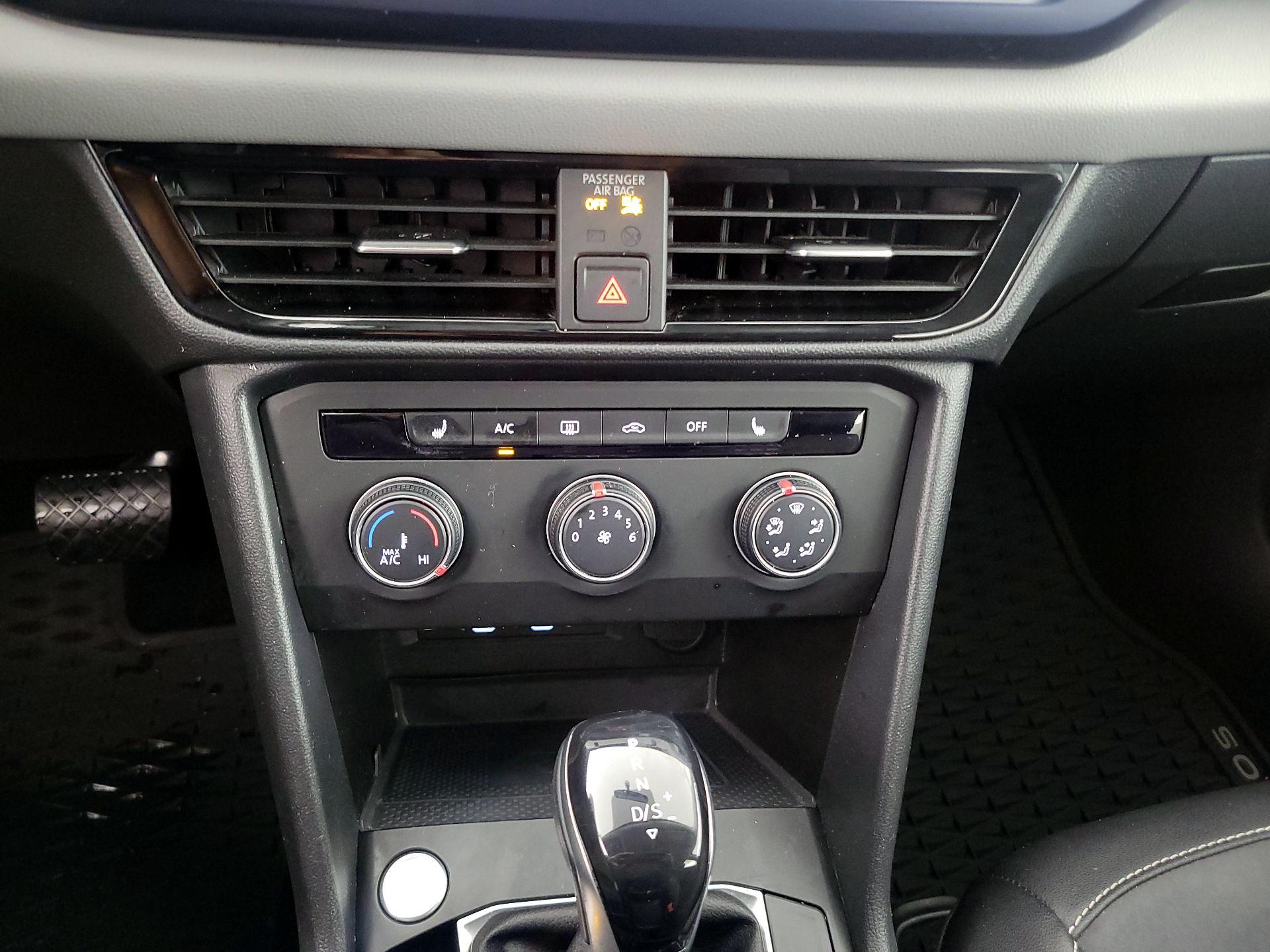 Thumbnail: 2022 Volkswagen Taos - 16