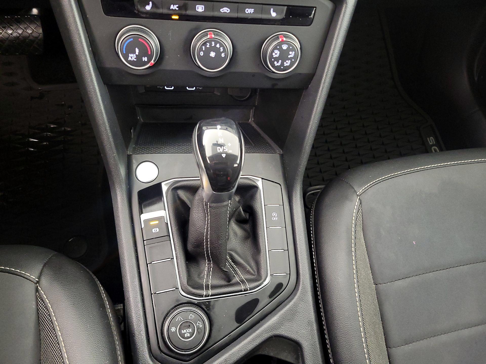 Thumbnail: 2022 Volkswagen Taos - 17