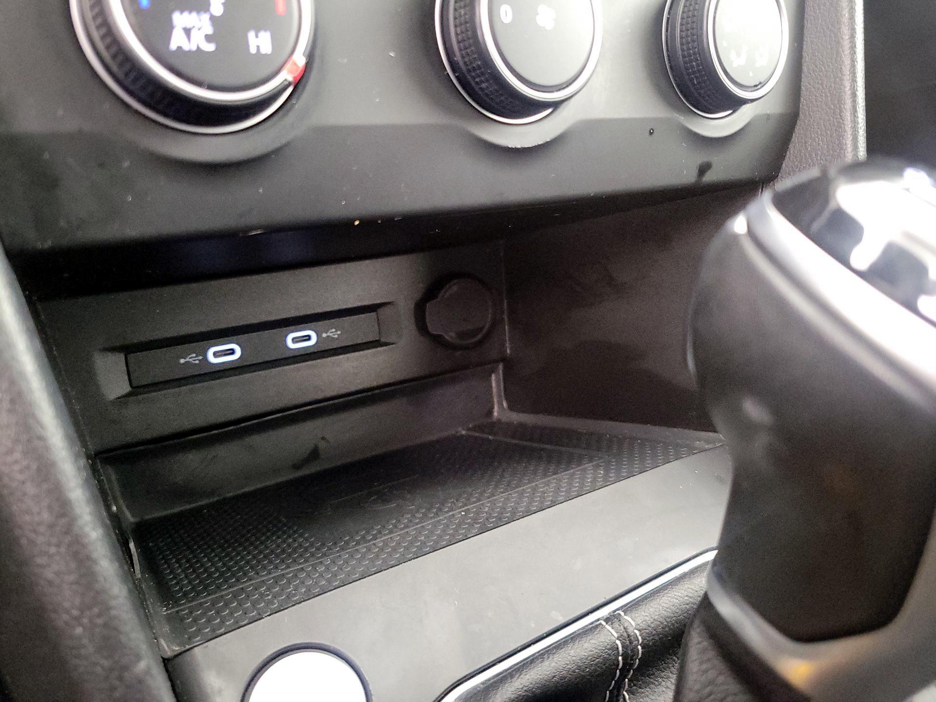 Thumbnail: 2022 Volkswagen Taos - 18