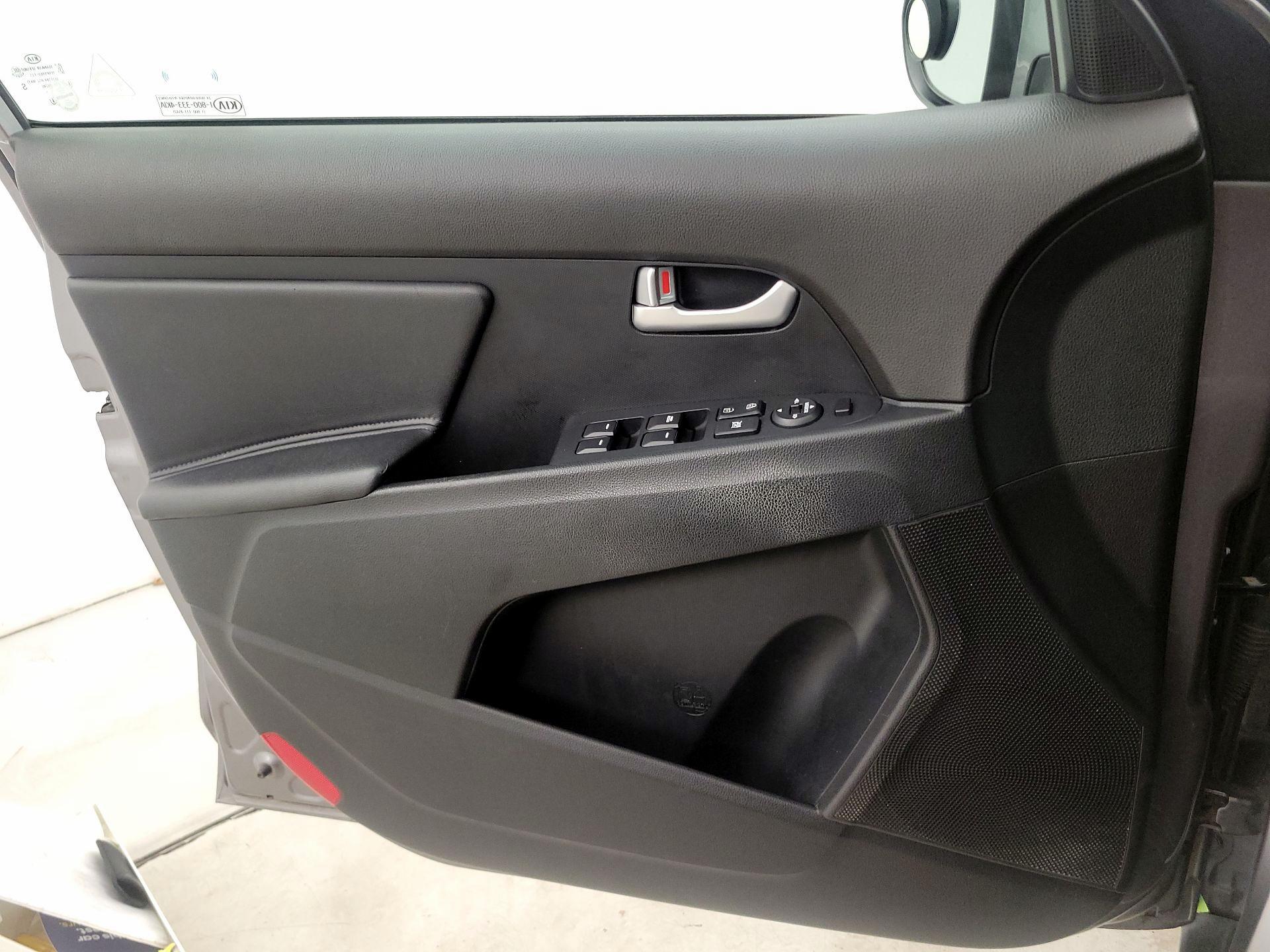 Thumbnail: 2016 Kia Sportage - 12