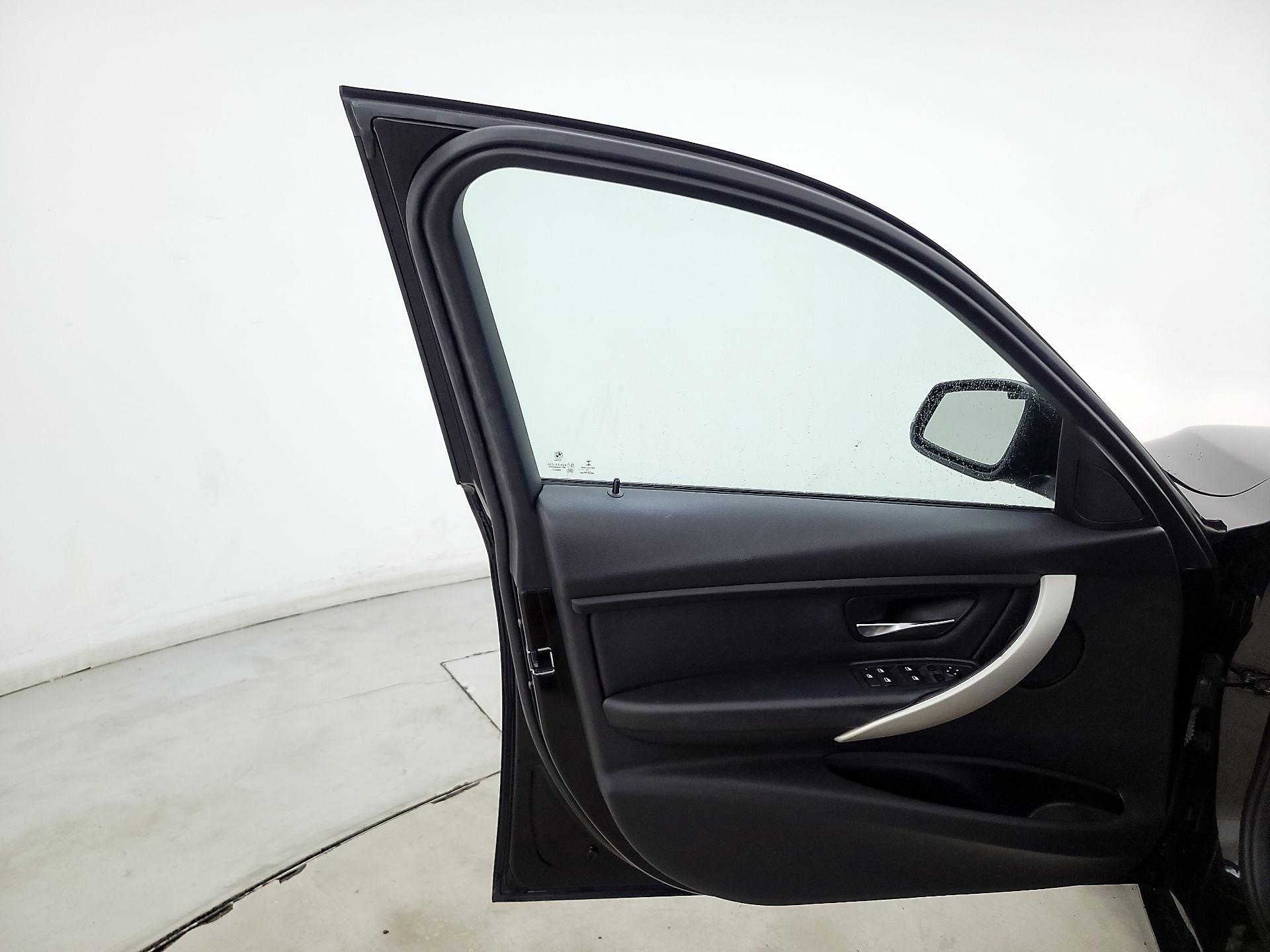 Thumbnail: 2015 BMW 3 Series - 12