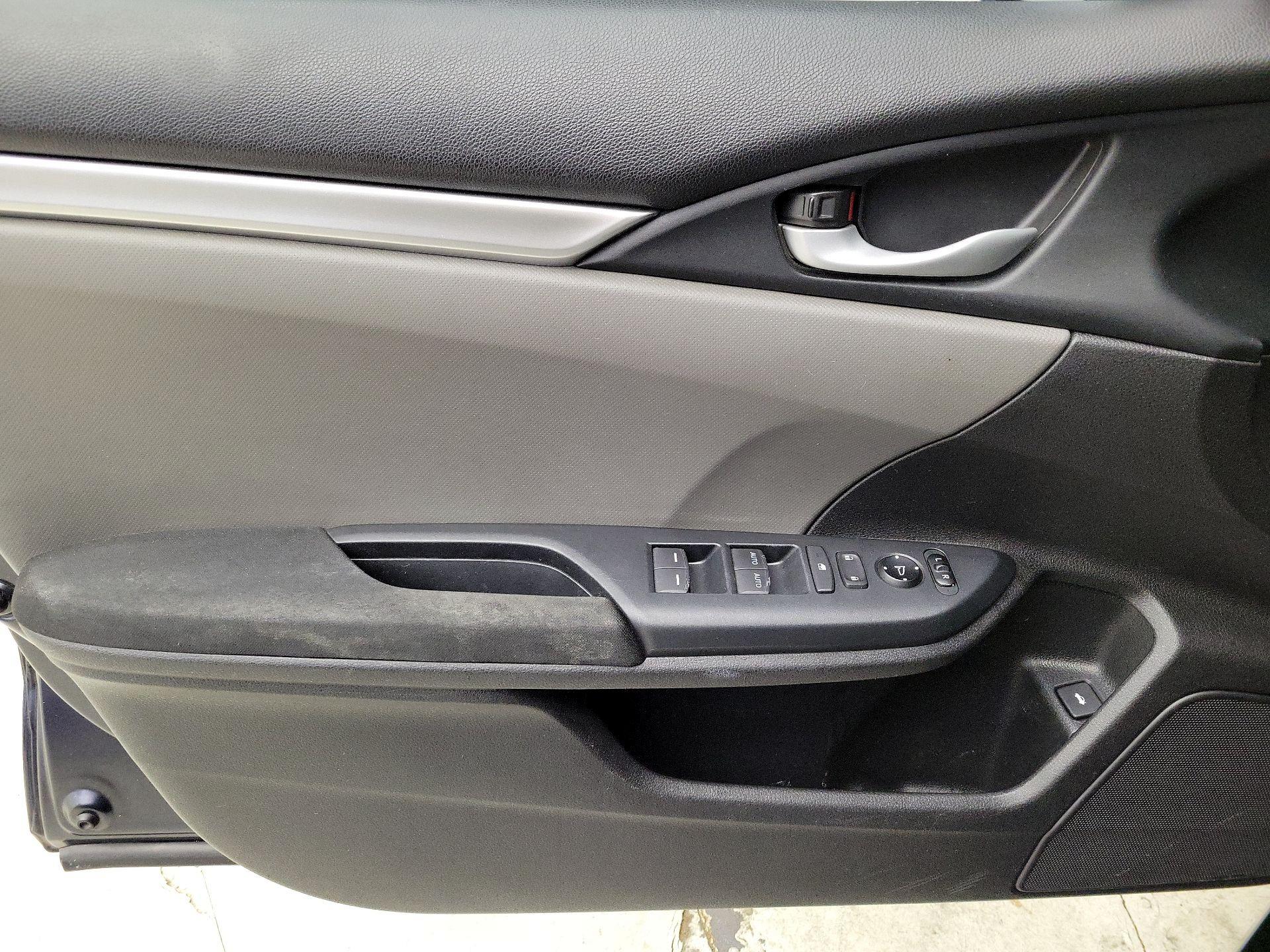 Thumbnail: 2016 Honda Civic - 12