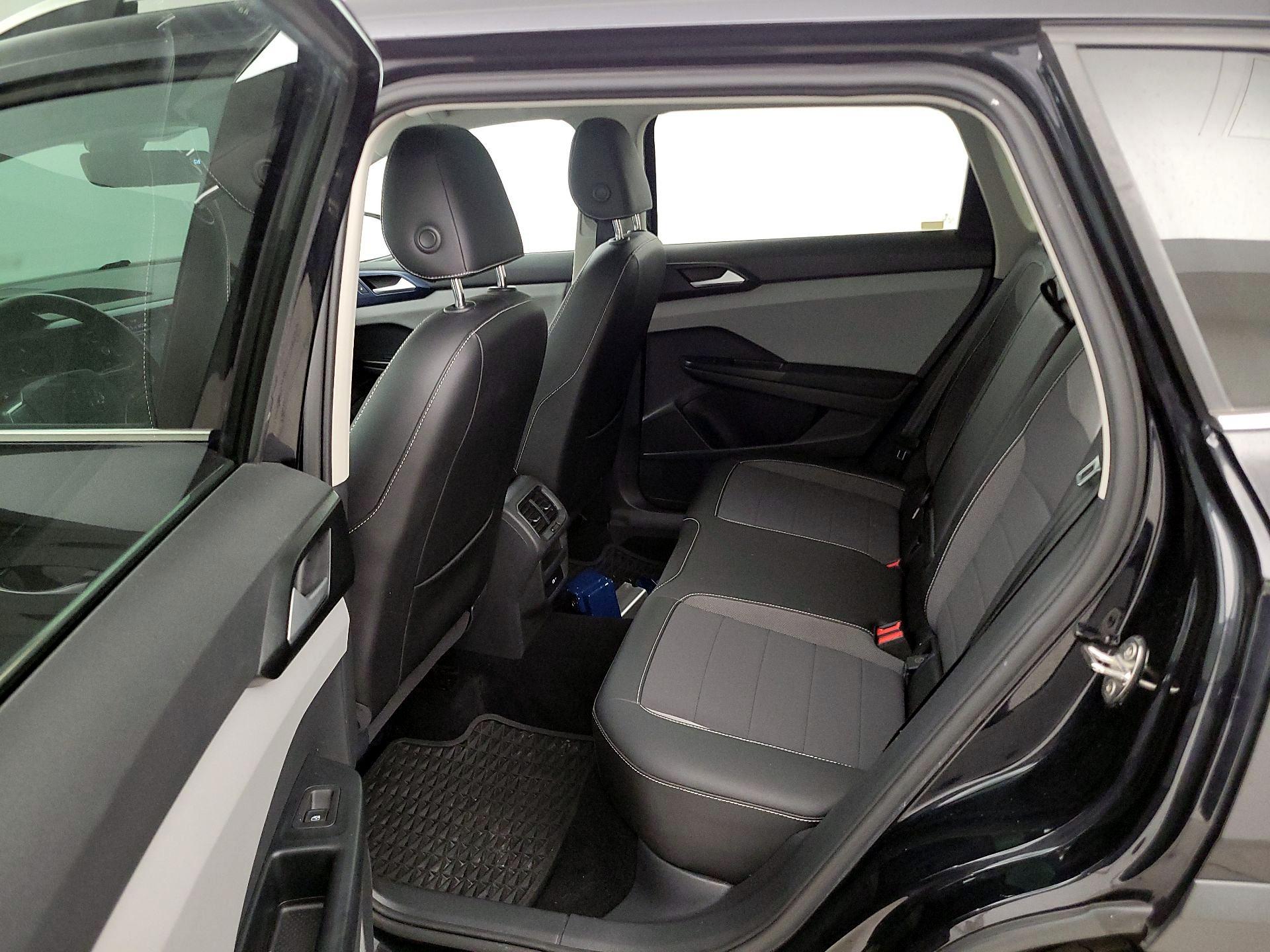 Thumbnail: 2022 Volkswagen Taos - 20