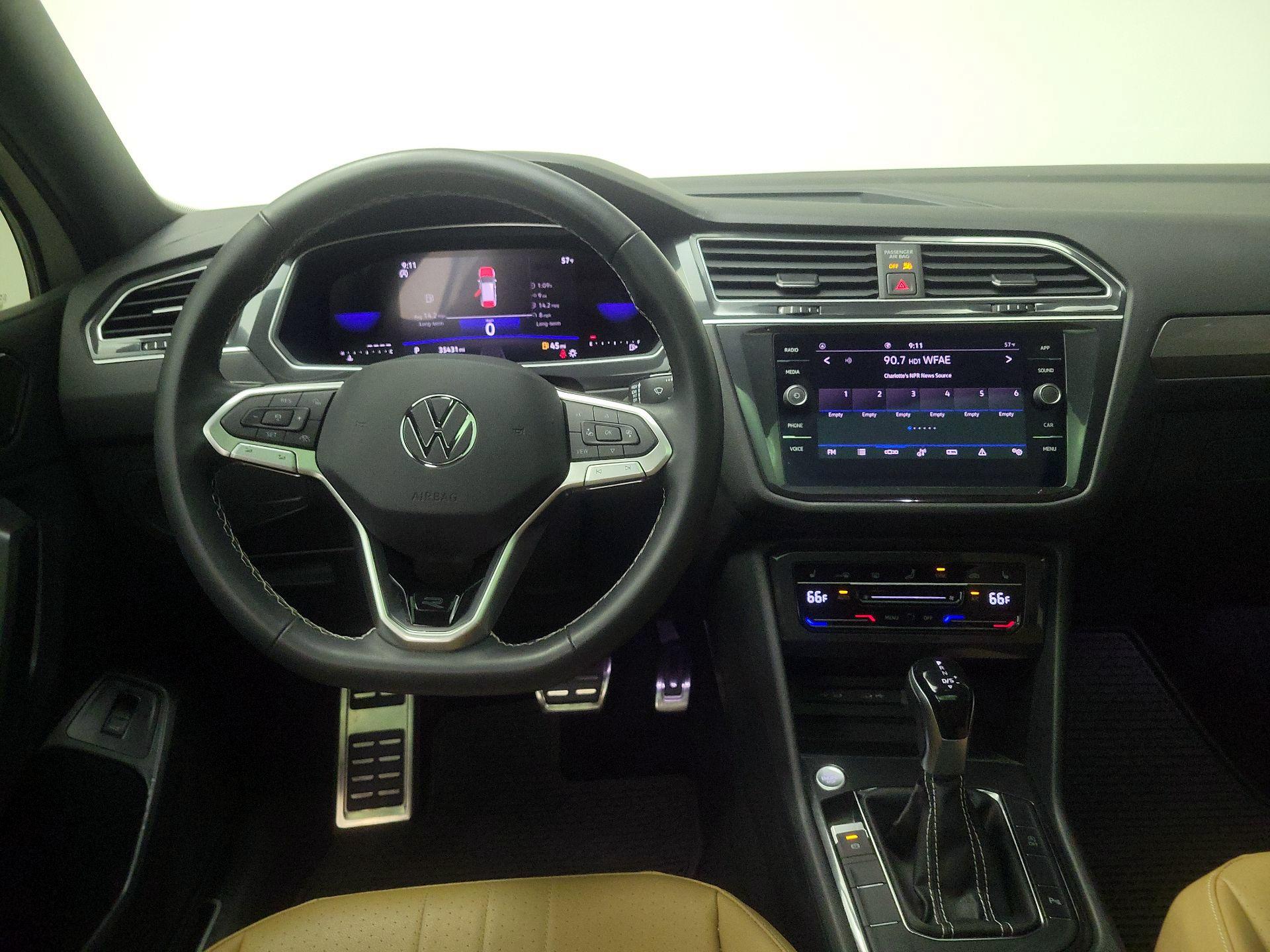 Thumbnail: 2023 Volkswagen Tiguan - 10