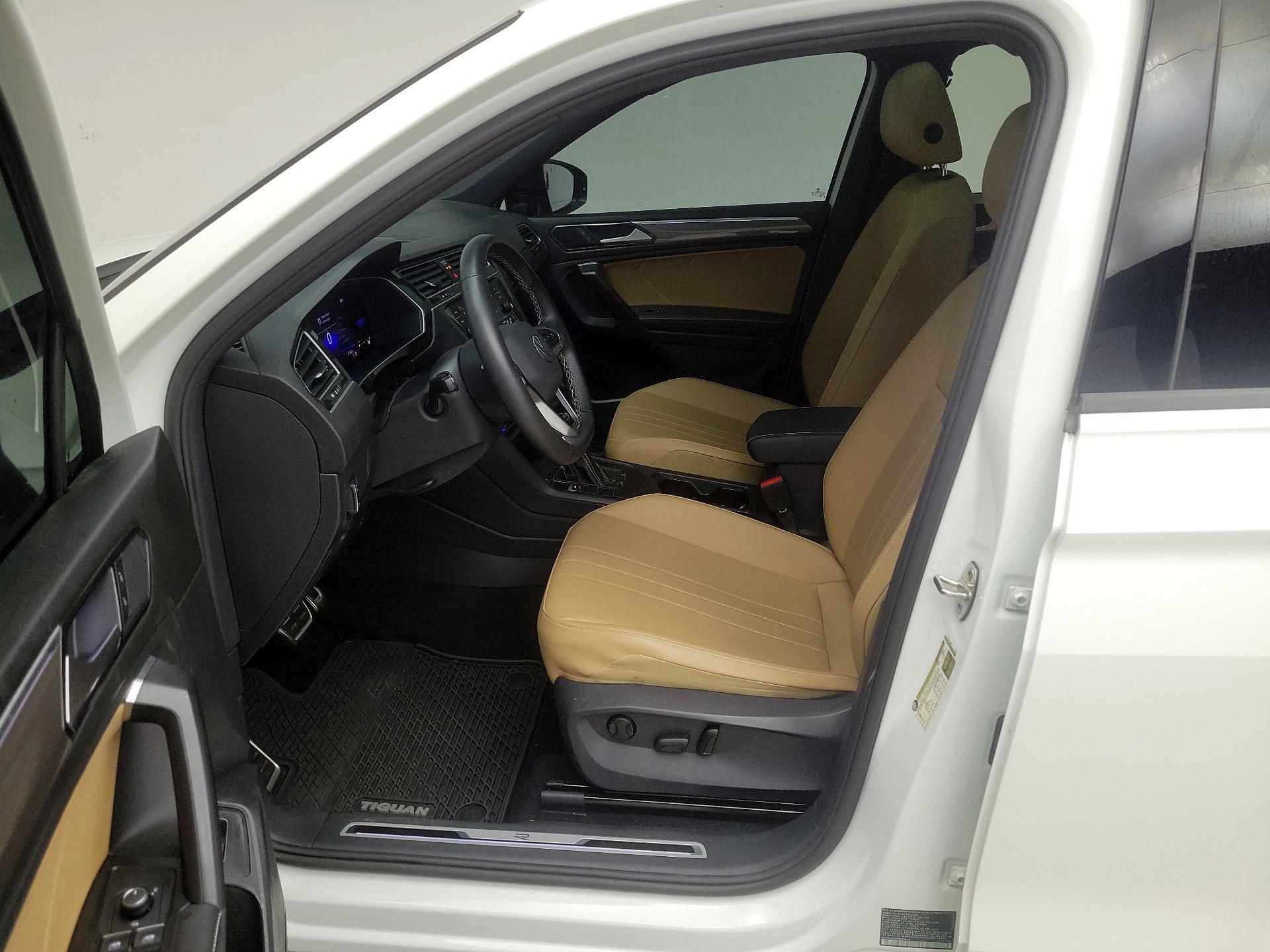 Thumbnail: 2023 Volkswagen Tiguan - 11