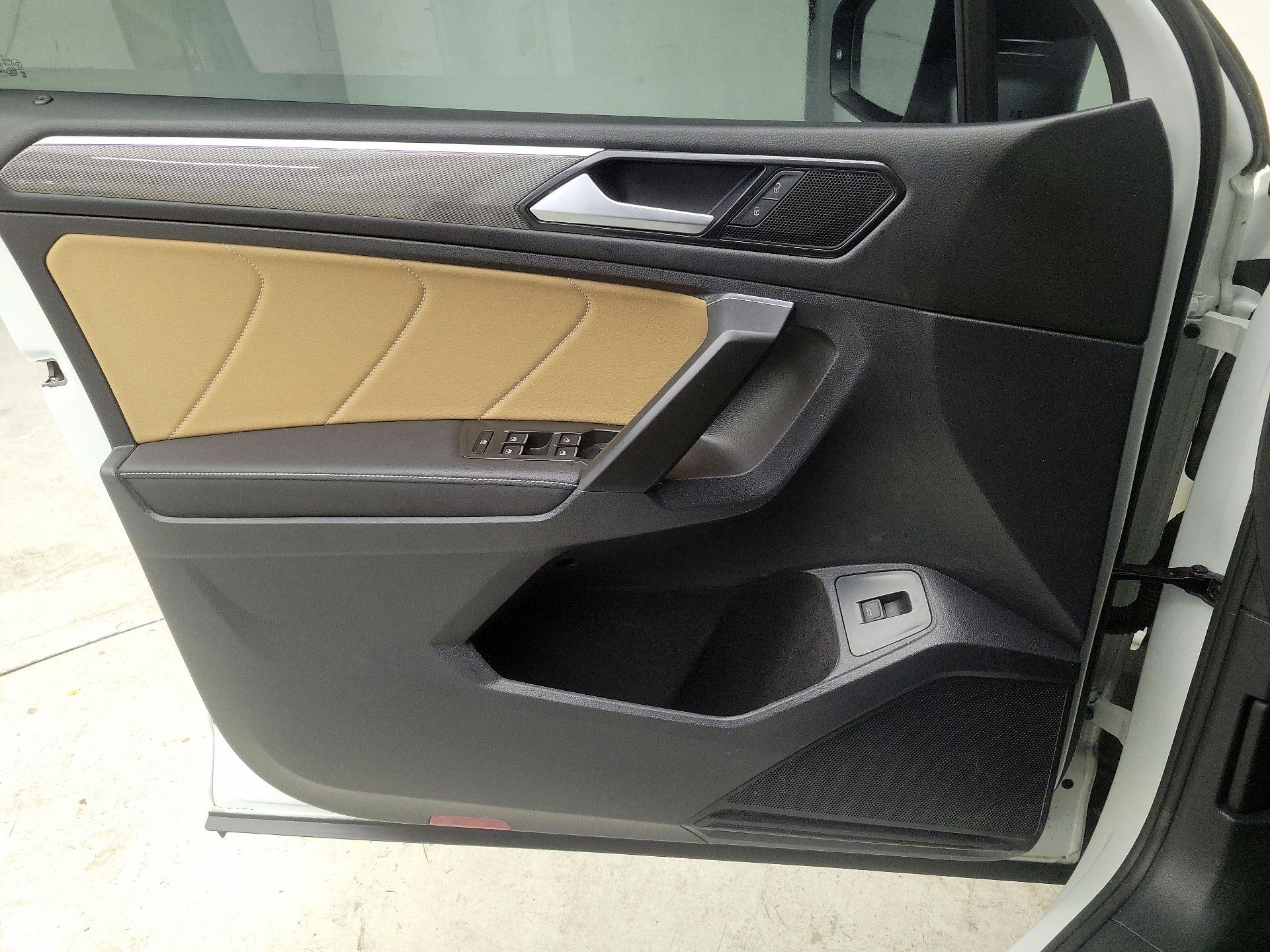 Thumbnail: 2023 Volkswagen Tiguan - 12