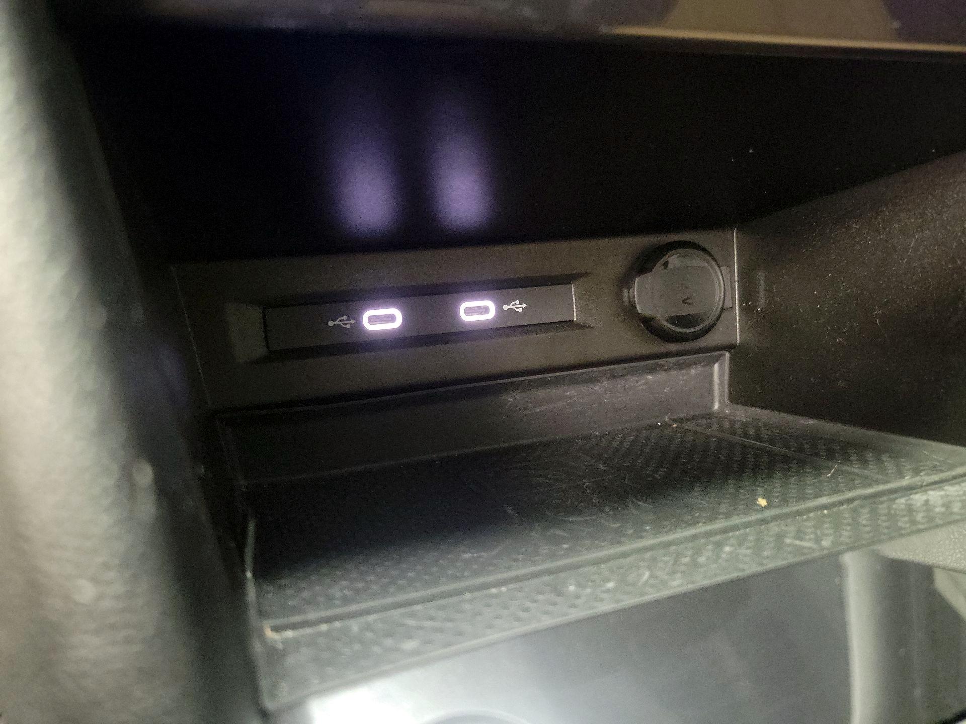 Thumbnail: 2023 Volkswagen Tiguan - 18