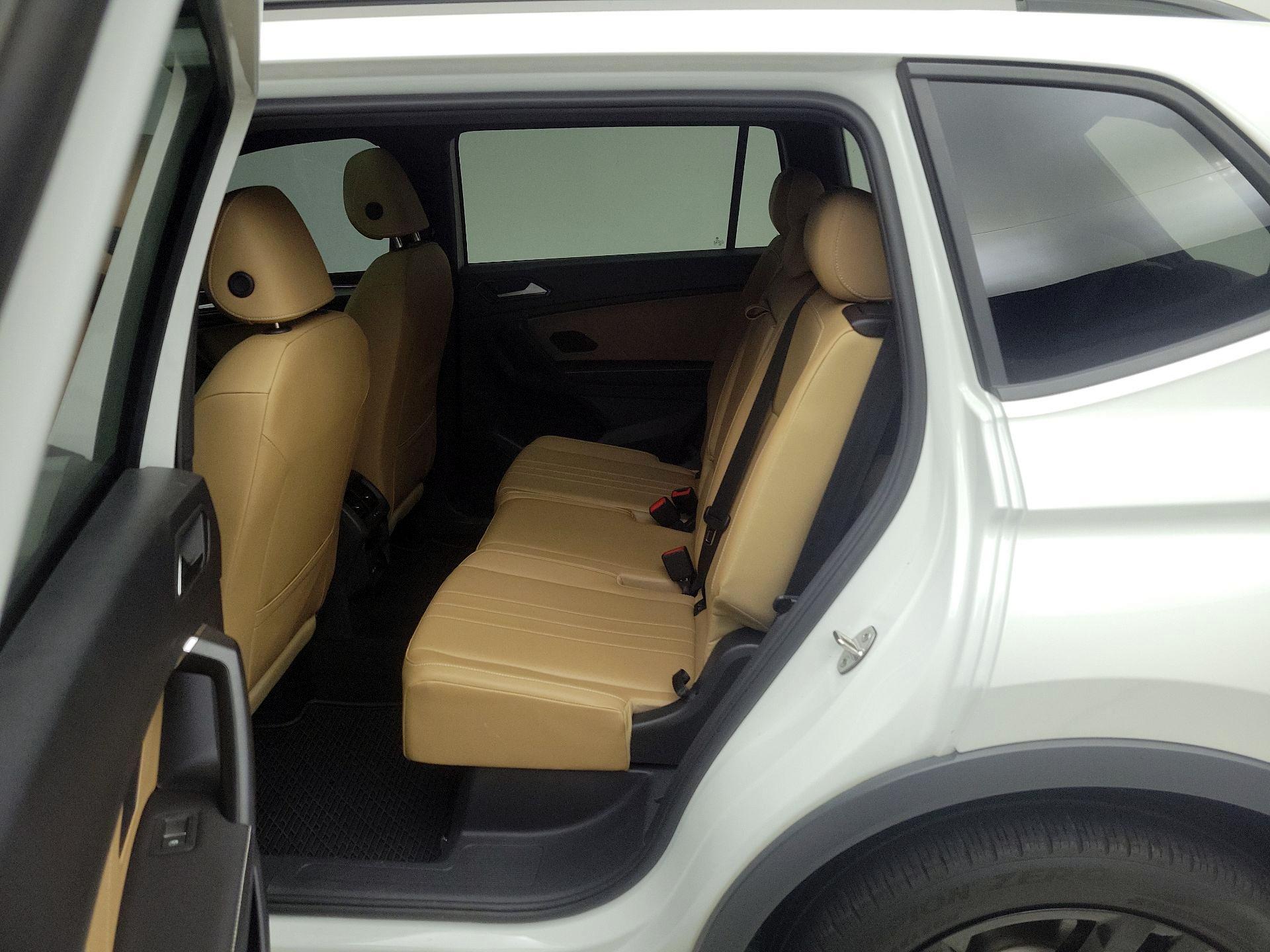 Thumbnail: 2023 Volkswagen Tiguan - 20