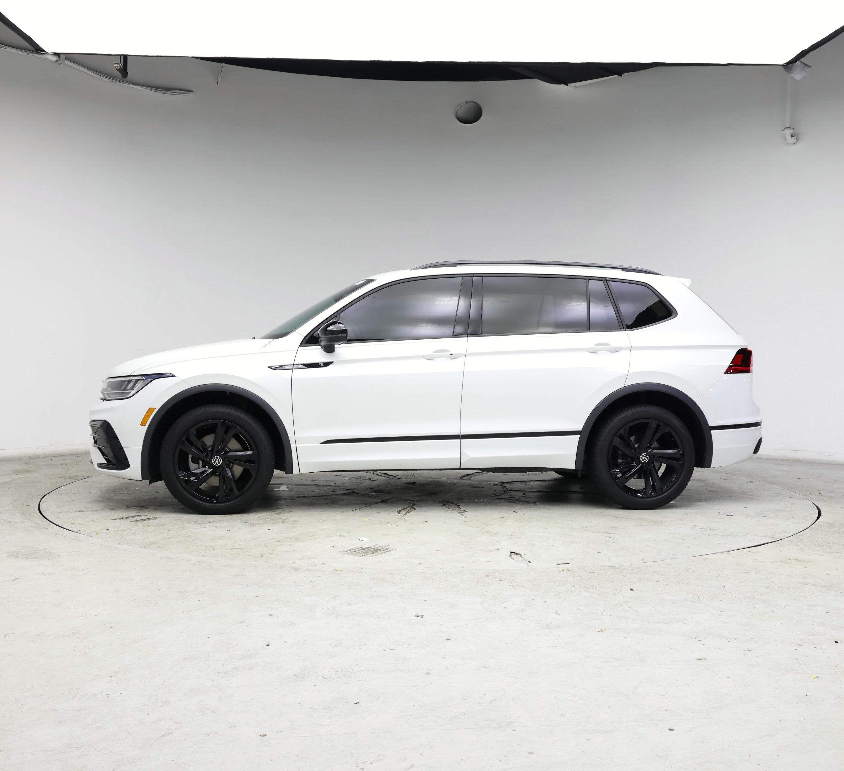 Thumbnail: 2023 Volkswagen Tiguan - 3