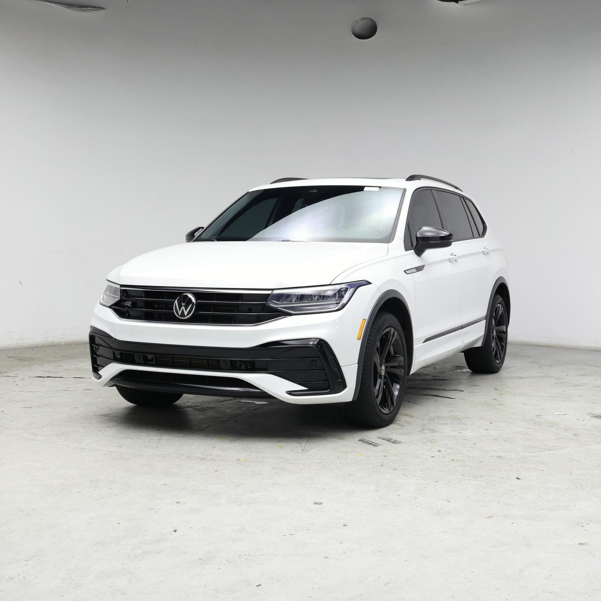 Thumbnail: 2023 Volkswagen Tiguan - 4