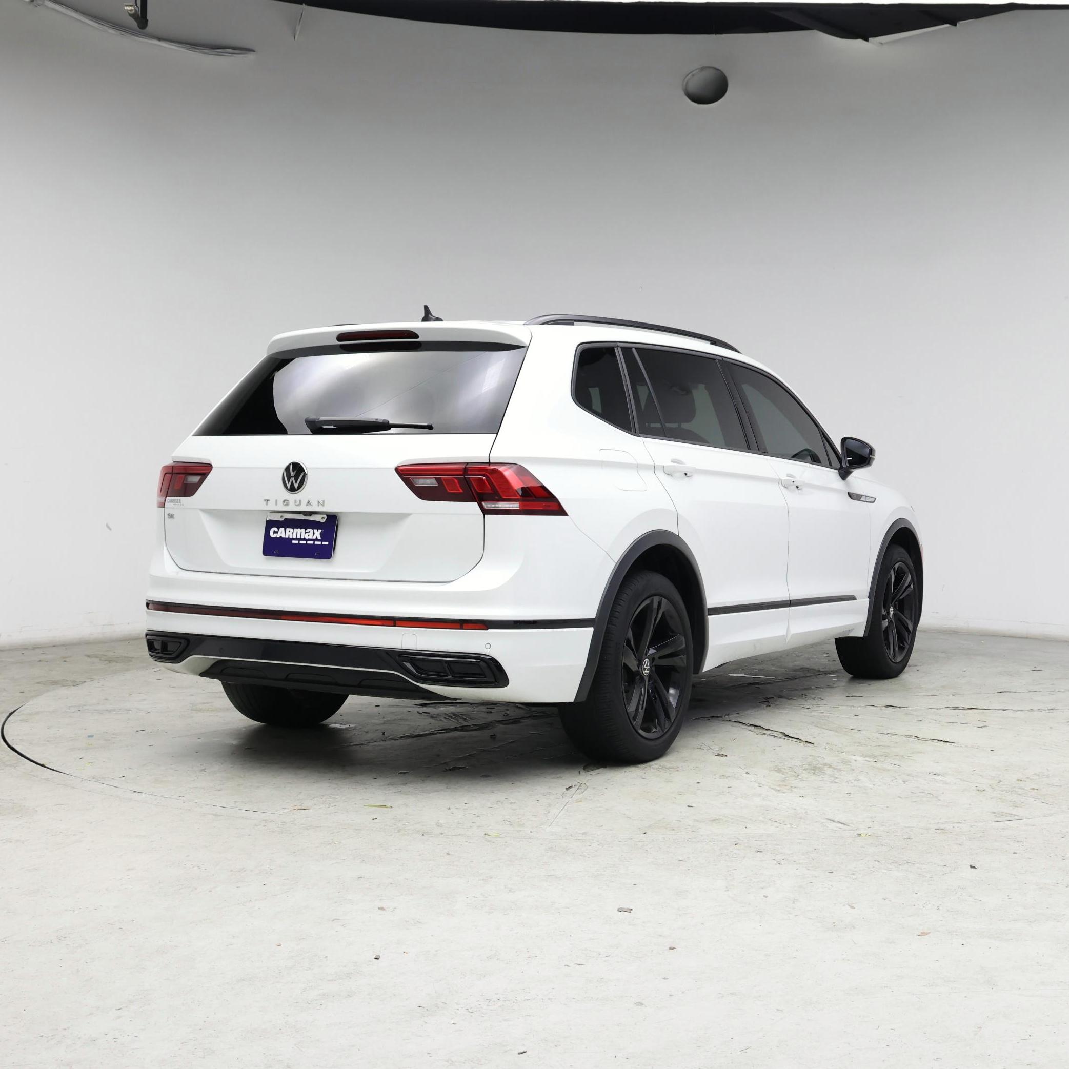 Thumbnail: 2023 Volkswagen Tiguan - 8