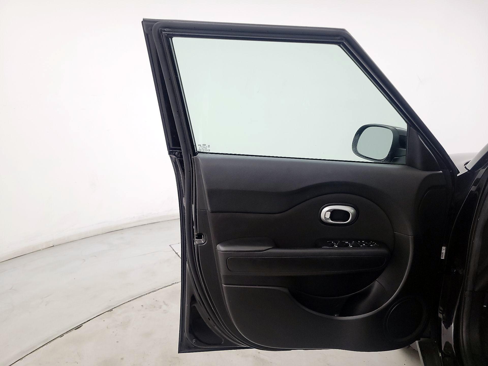 Thumbnail: 2018 Kia Soul - 12