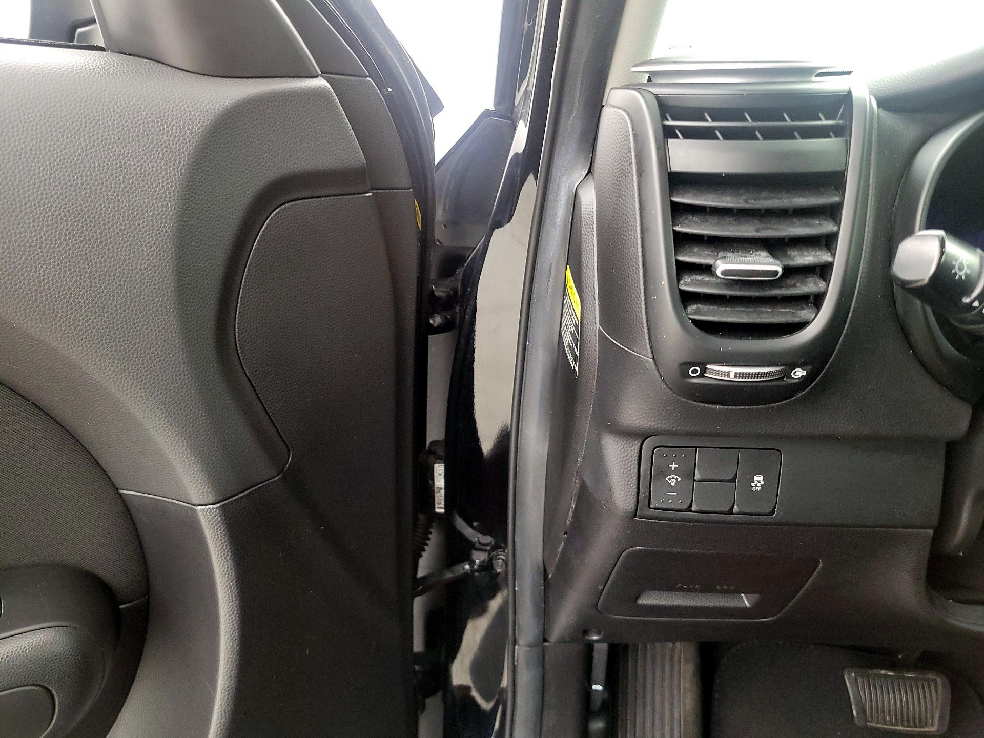 Thumbnail: 2018 Kia Soul - 13