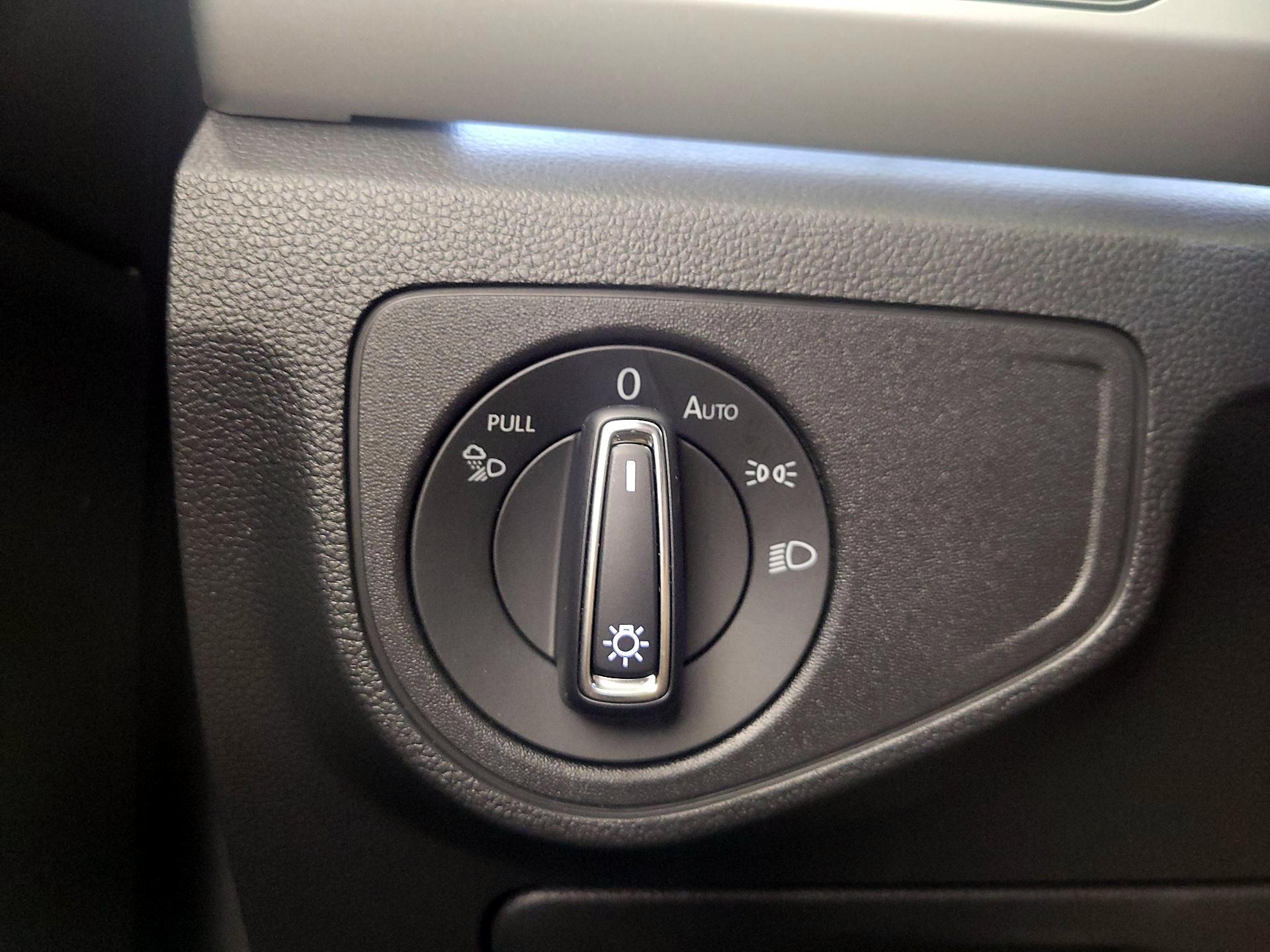 Thumbnail: 2021 Volkswagen Atlas - 13