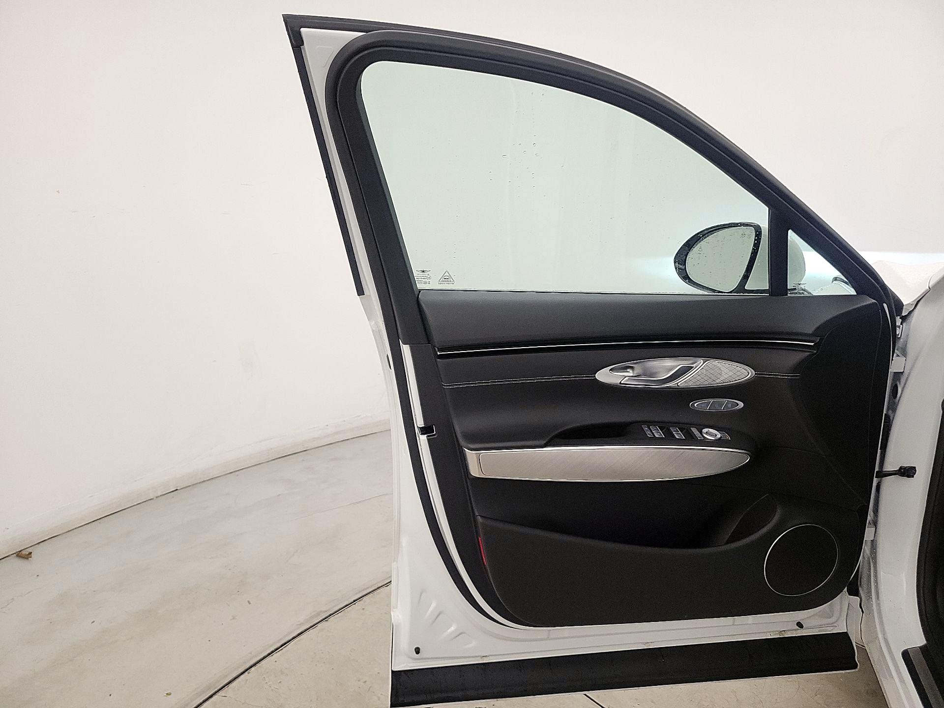 Thumbnail: 2024 Genesis GV70 - 12