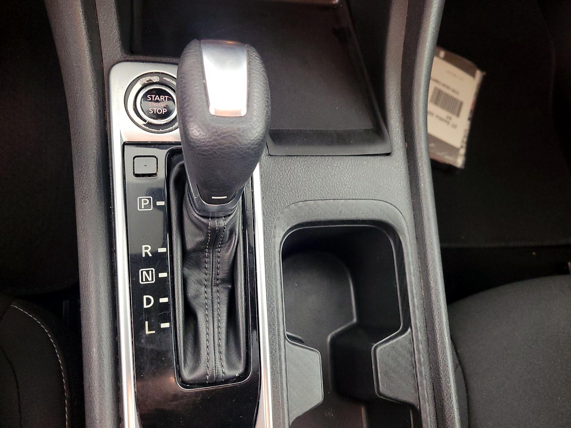 Thumbnail: 2022 Nissan Sentra - 17