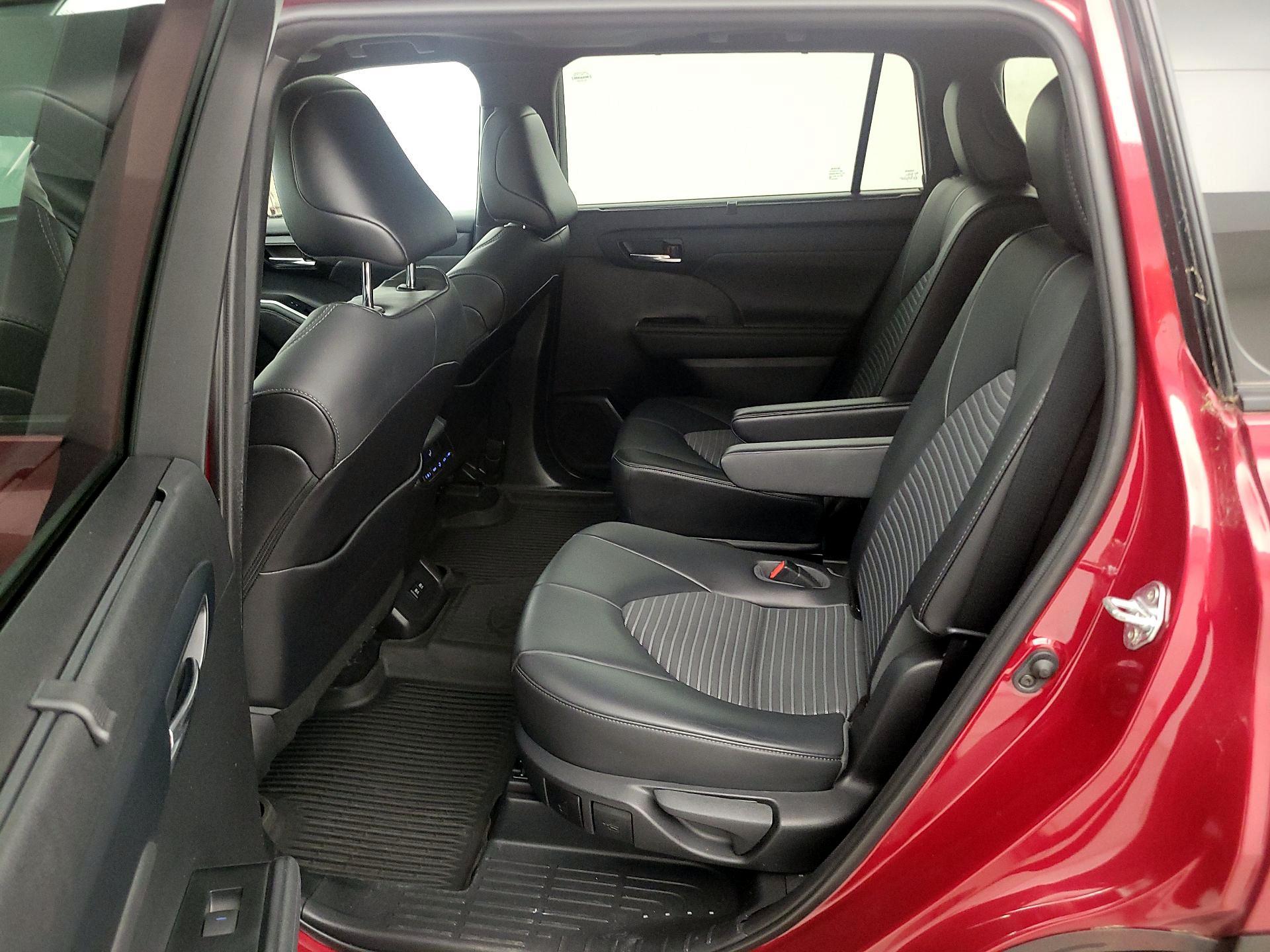 Thumbnail: 2021 Toyota Highlander - 20