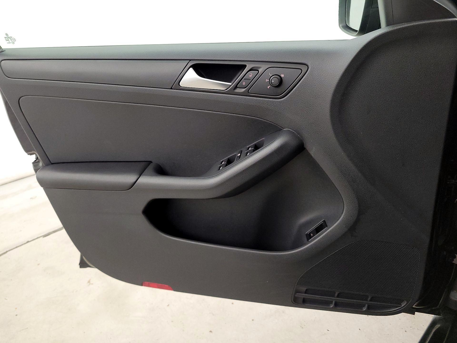 Thumbnail: 2016 Volkswagen Jetta - 12