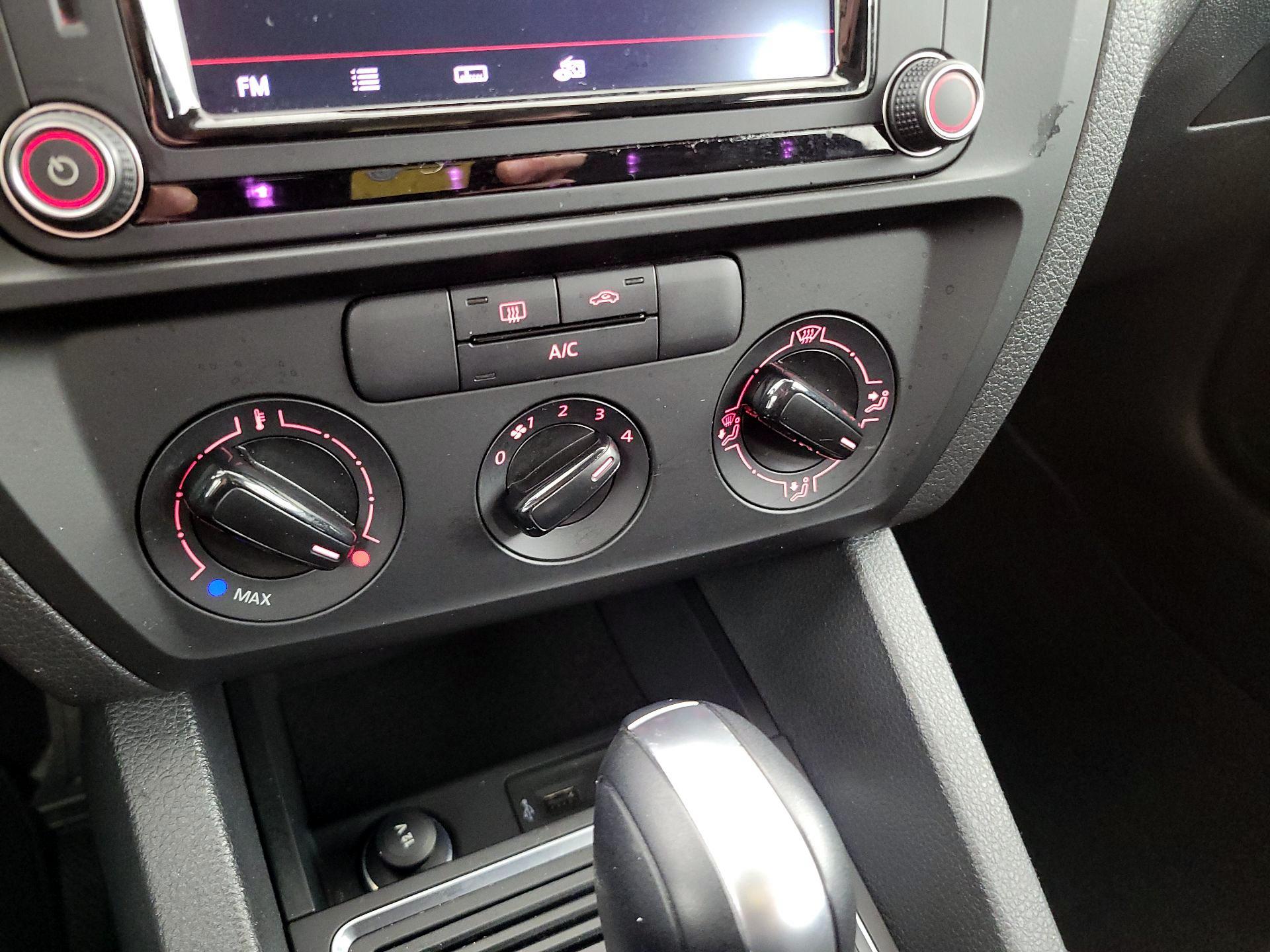 Thumbnail: 2016 Volkswagen Jetta - 16