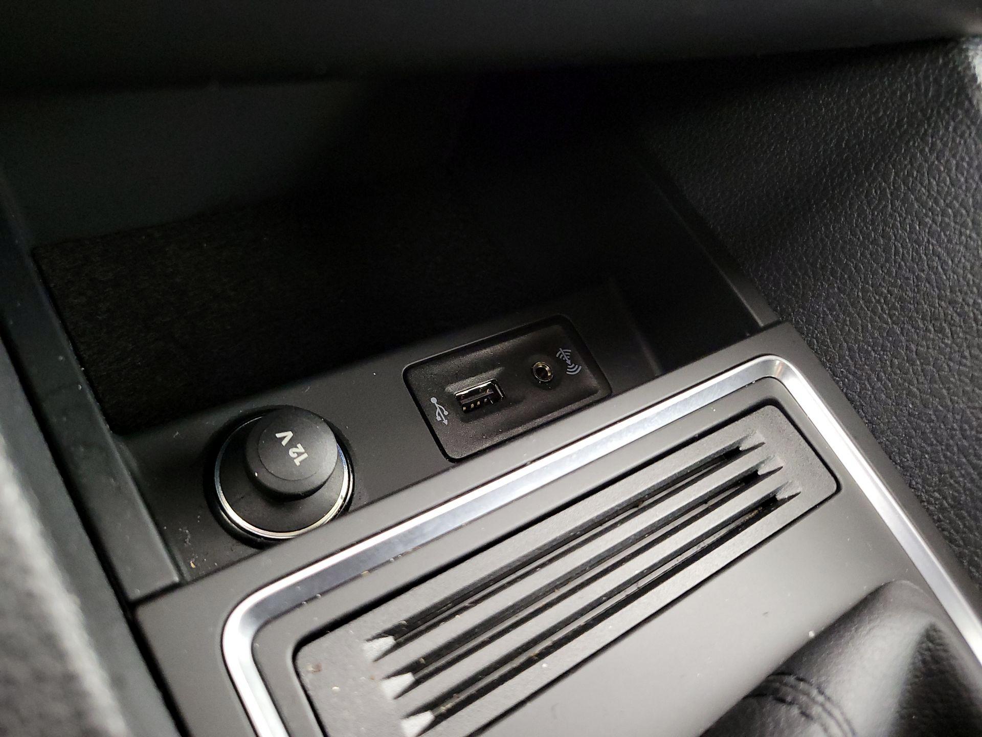 Thumbnail: 2016 Volkswagen Jetta - 18