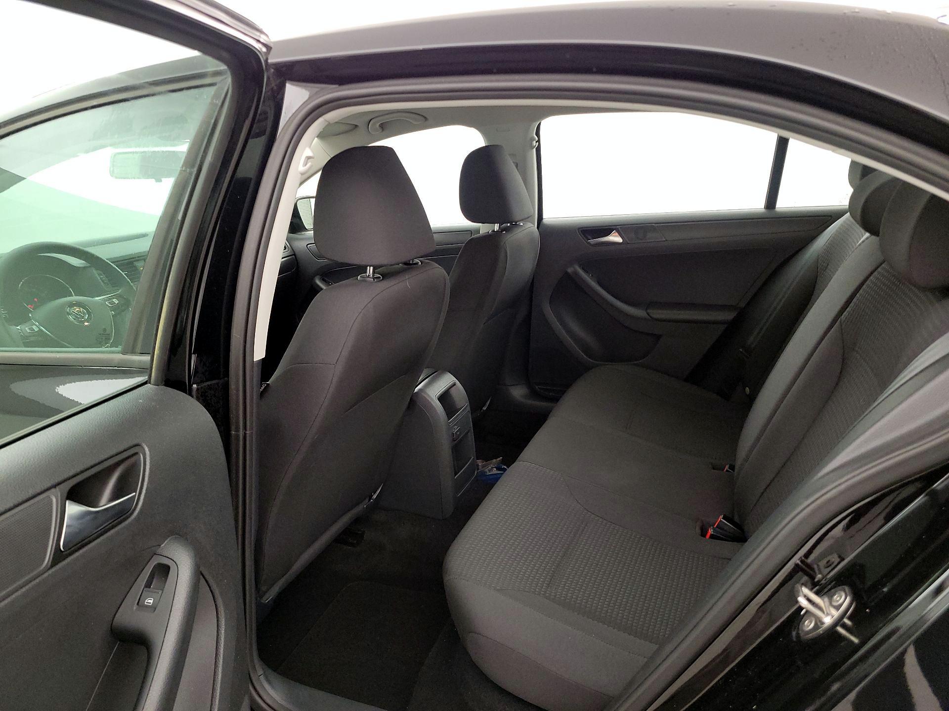 Thumbnail: 2016 Volkswagen Jetta - 19