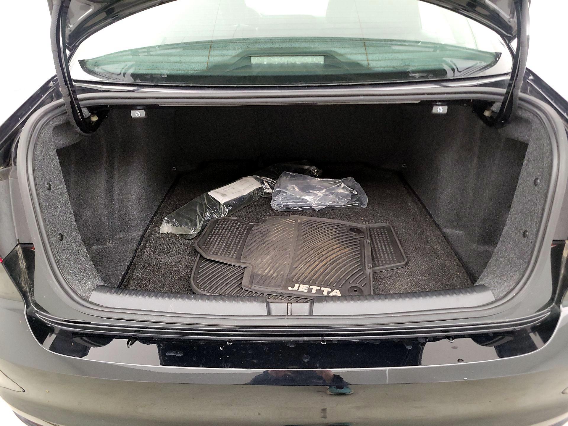 Thumbnail: 2016 Volkswagen Jetta - 20