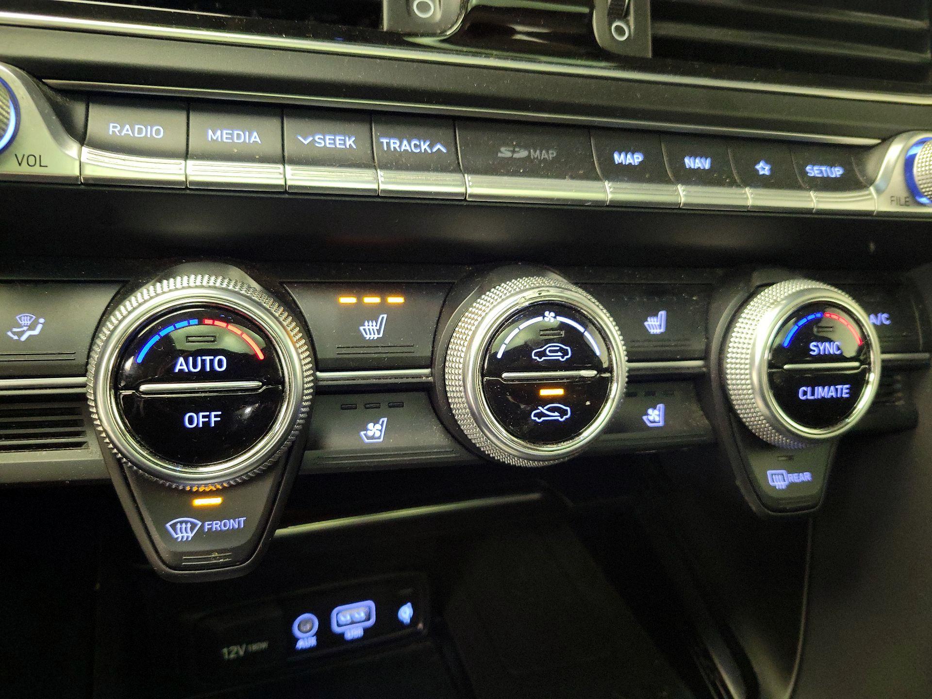 Thumbnail: 2019 Genesis G70 - 17