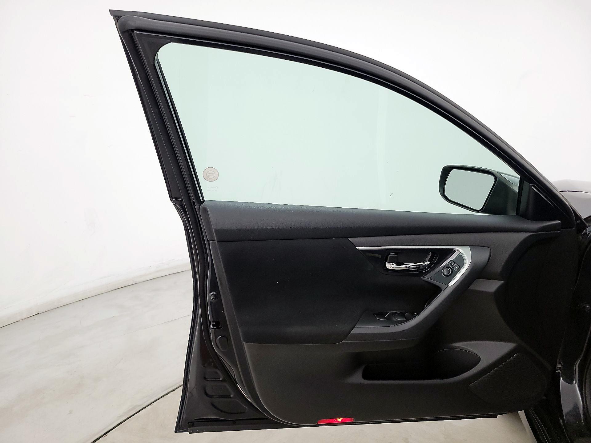 Thumbnail: 2014 Nissan Altima - 12