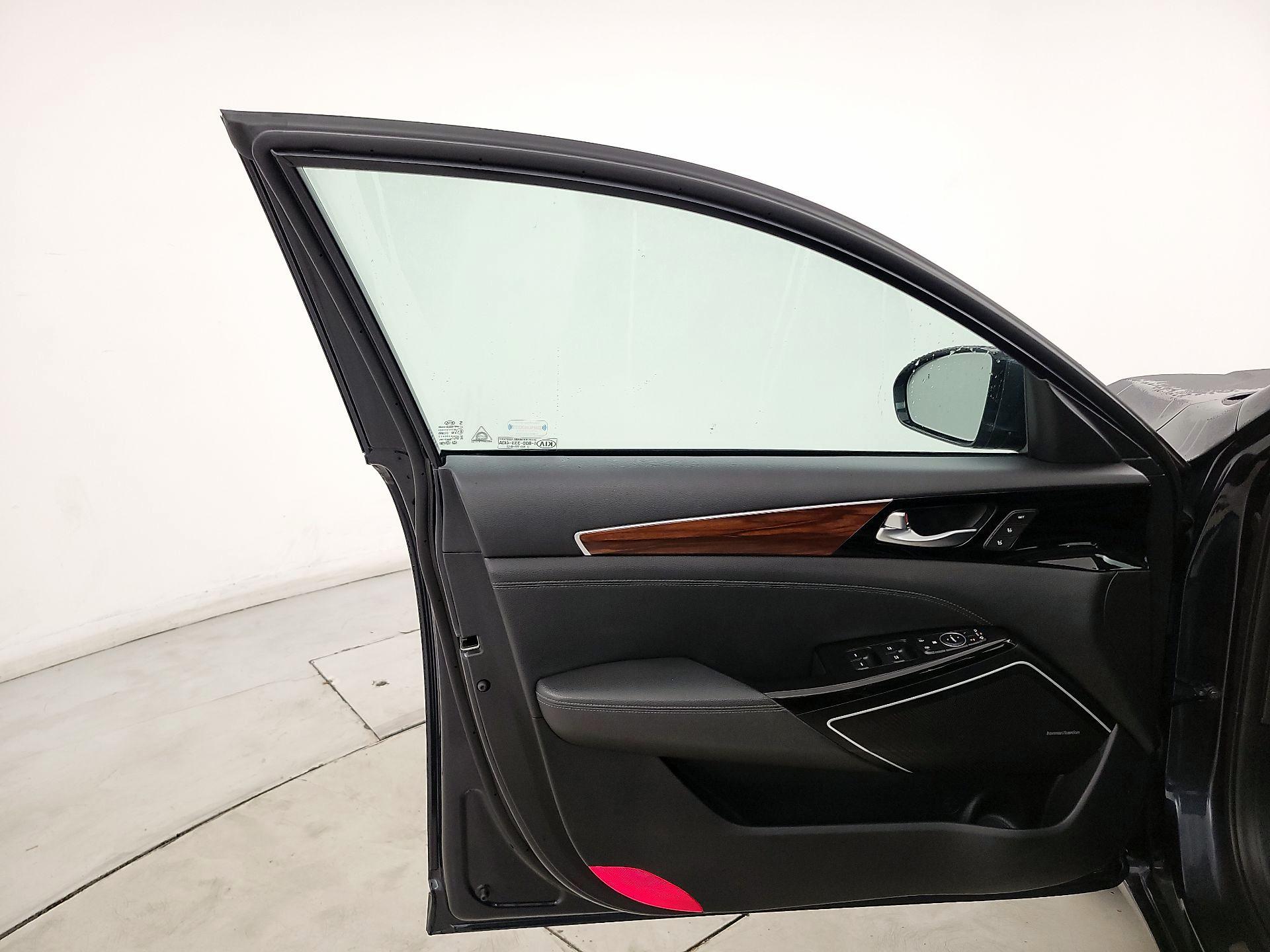 Thumbnail: 2017 Kia Cadenza - 12