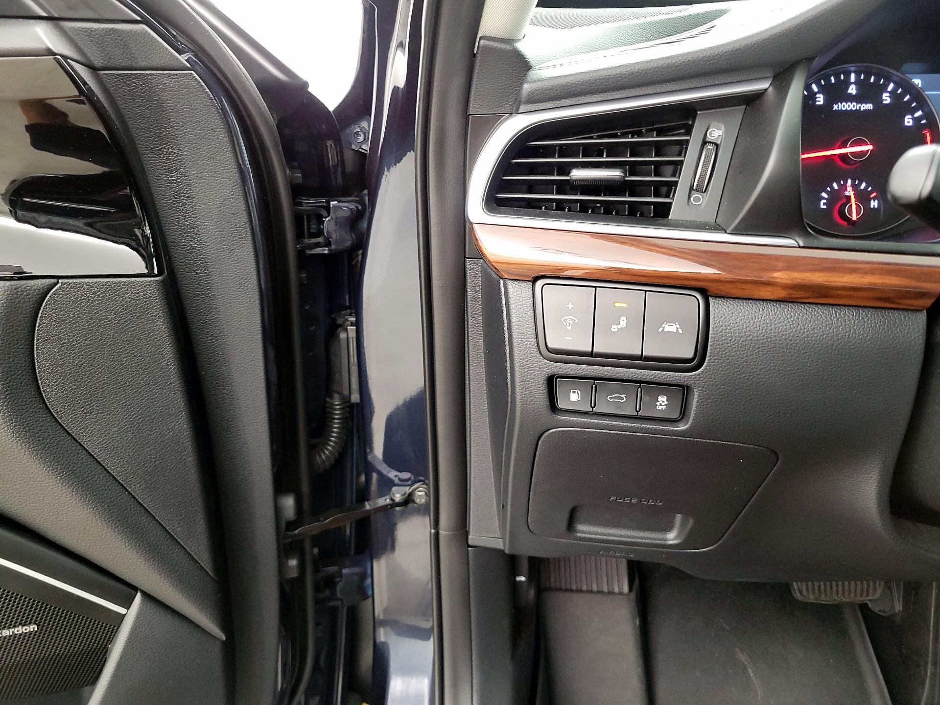 Thumbnail: 2017 Kia Cadenza - 13