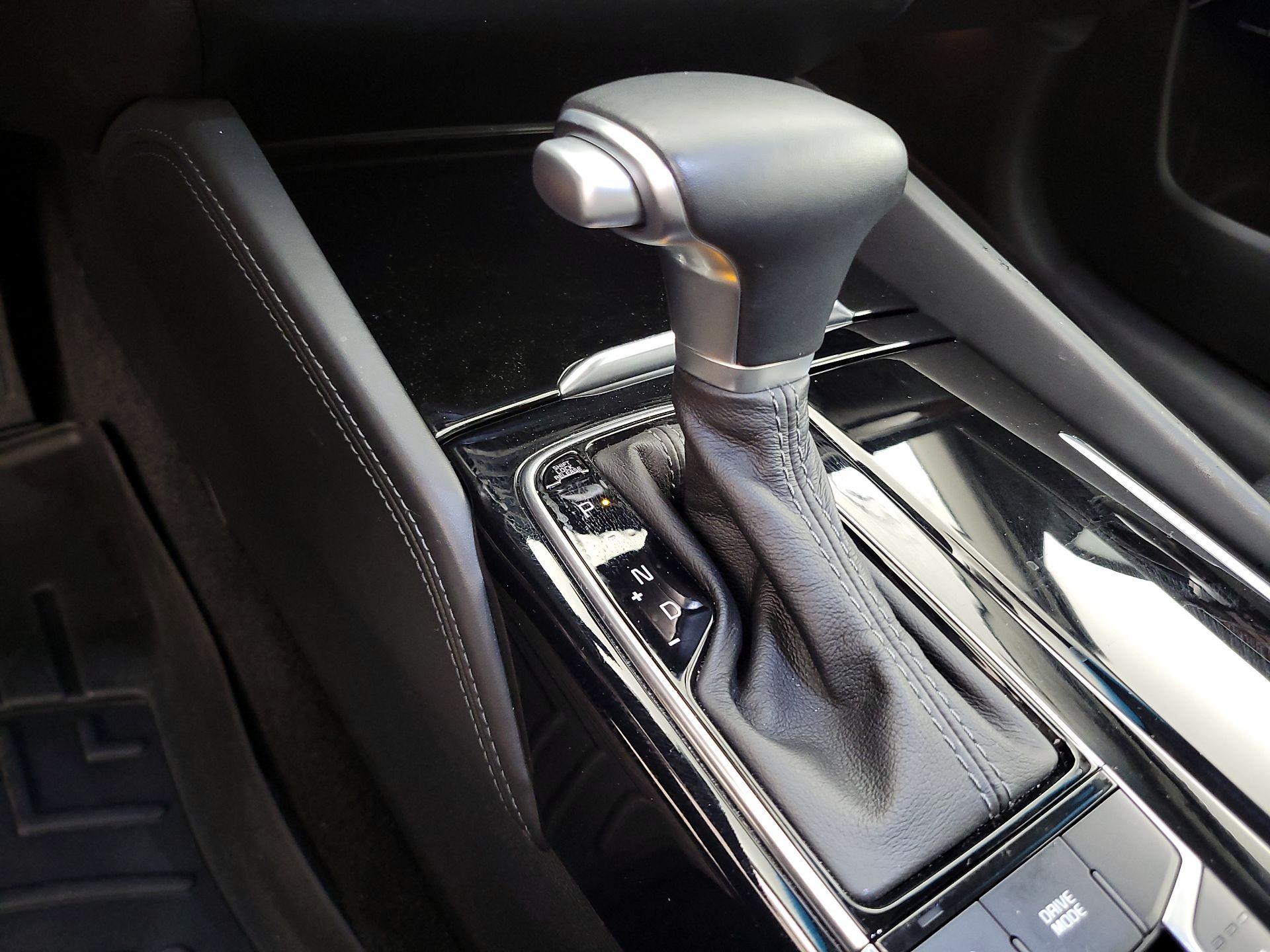 Thumbnail: 2017 Kia Cadenza - 18