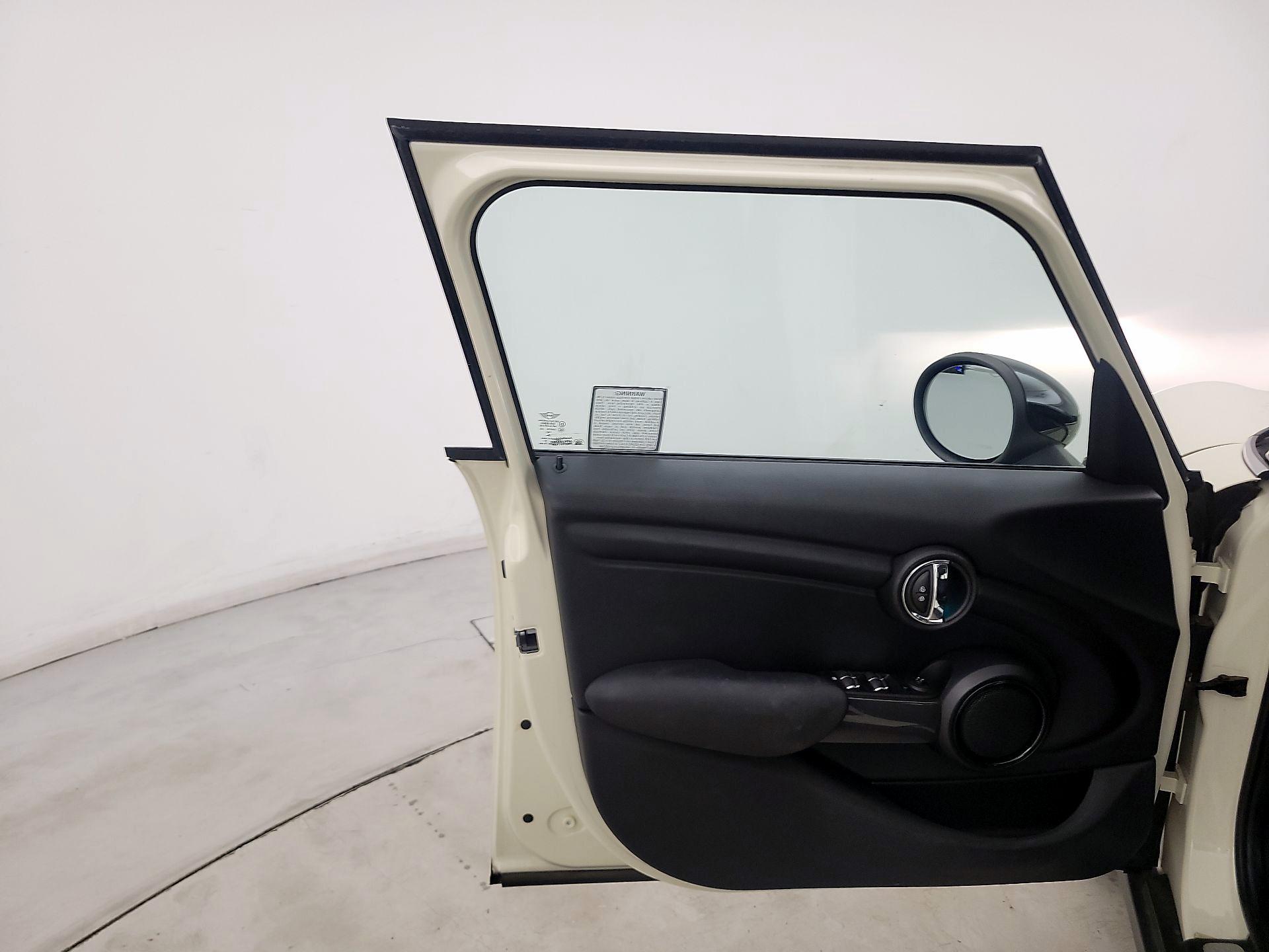 Thumbnail: 2017 MINI Cooper Hardtop - 12