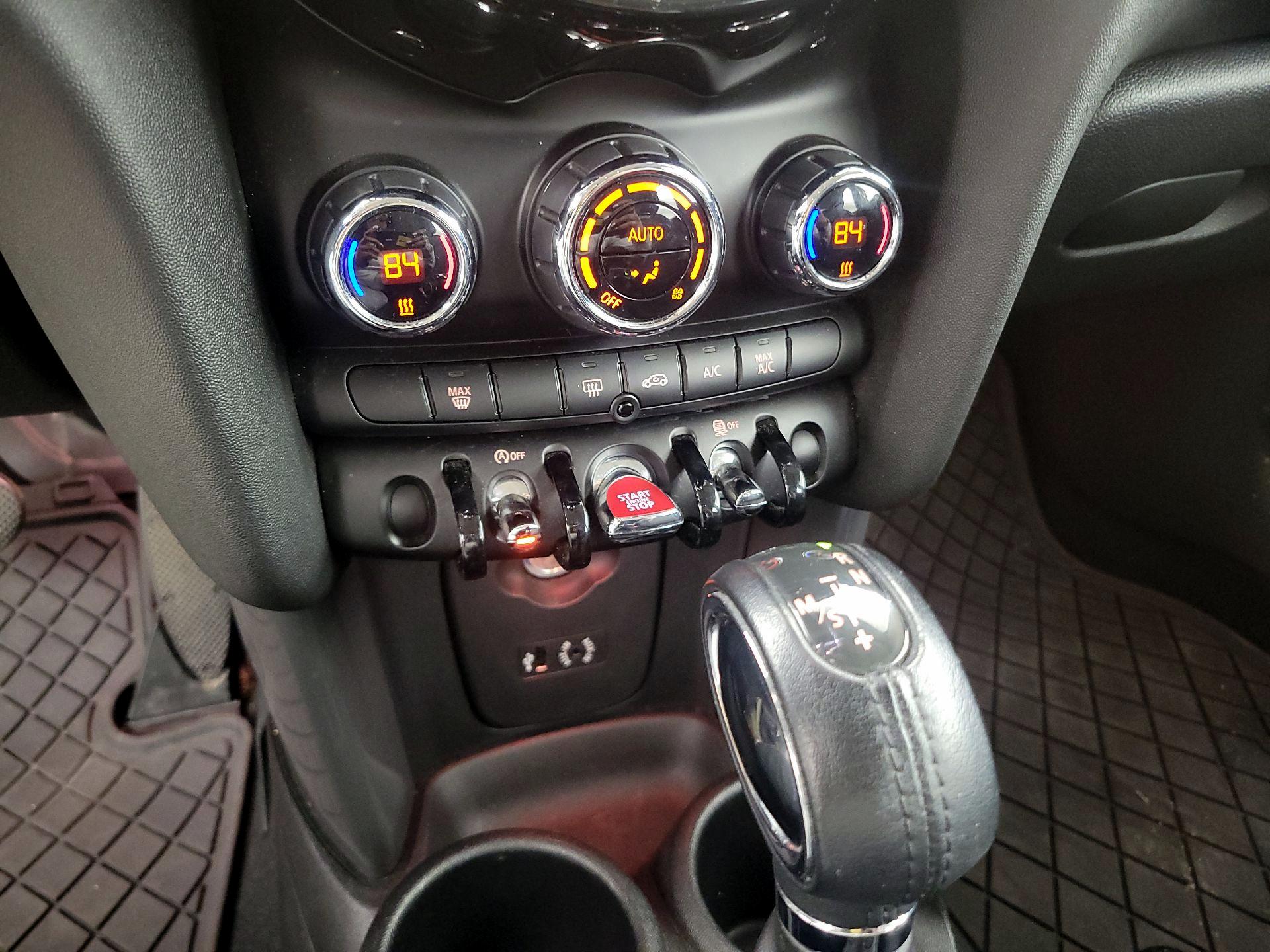 Thumbnail: 2017 MINI Cooper Hardtop - 16