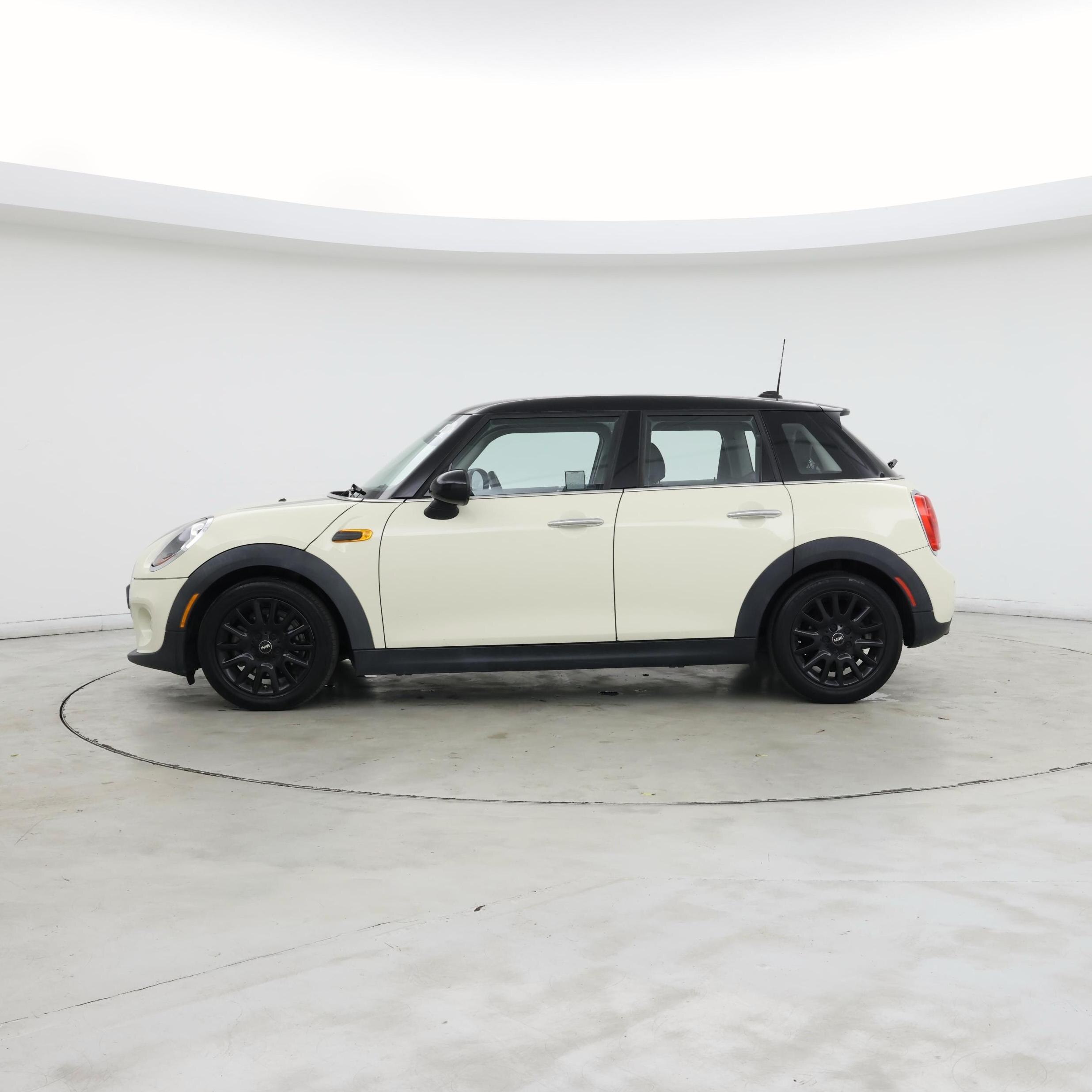 Thumbnail: 2017 MINI Cooper Hardtop - 3