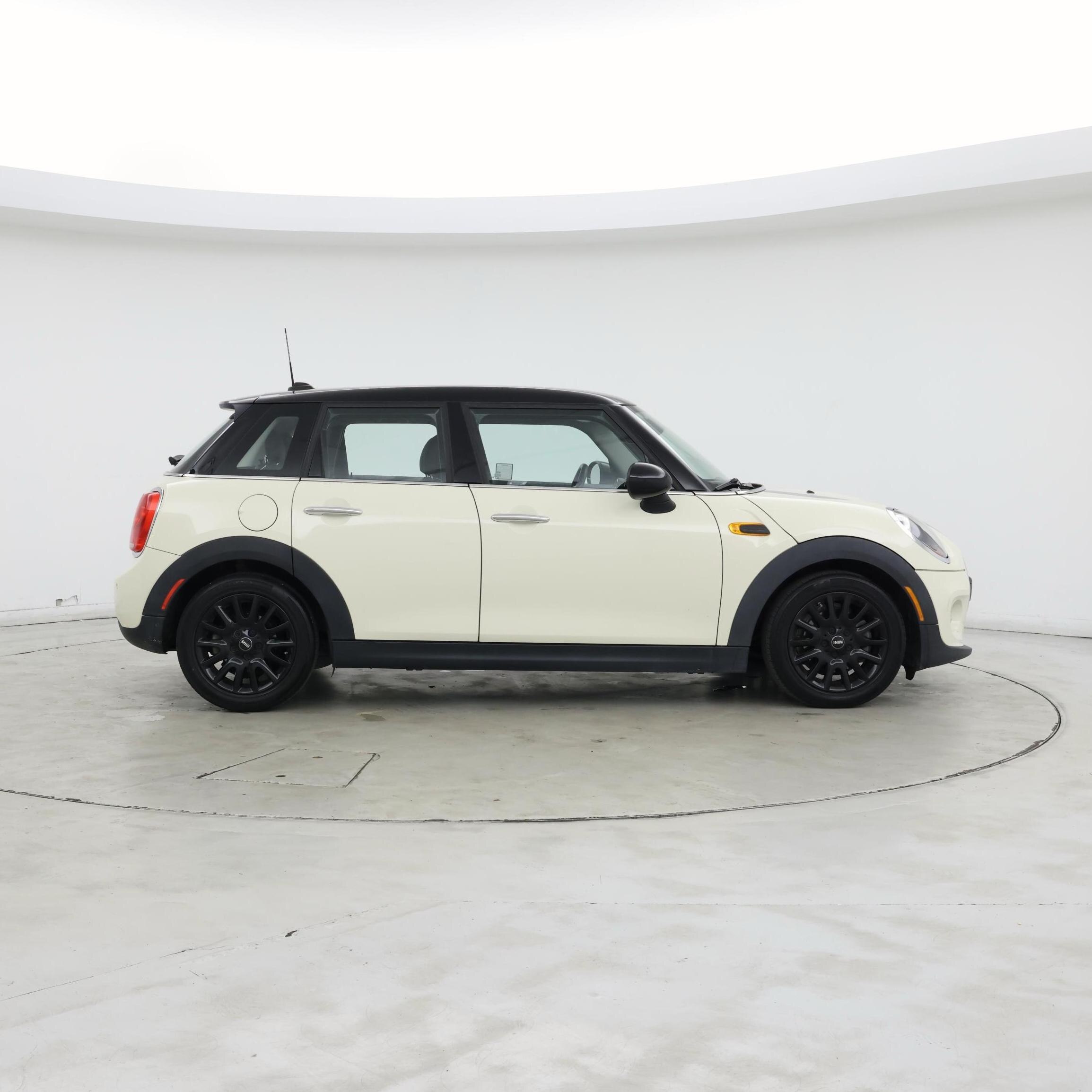 Thumbnail: 2017 MINI Cooper Hardtop - 7