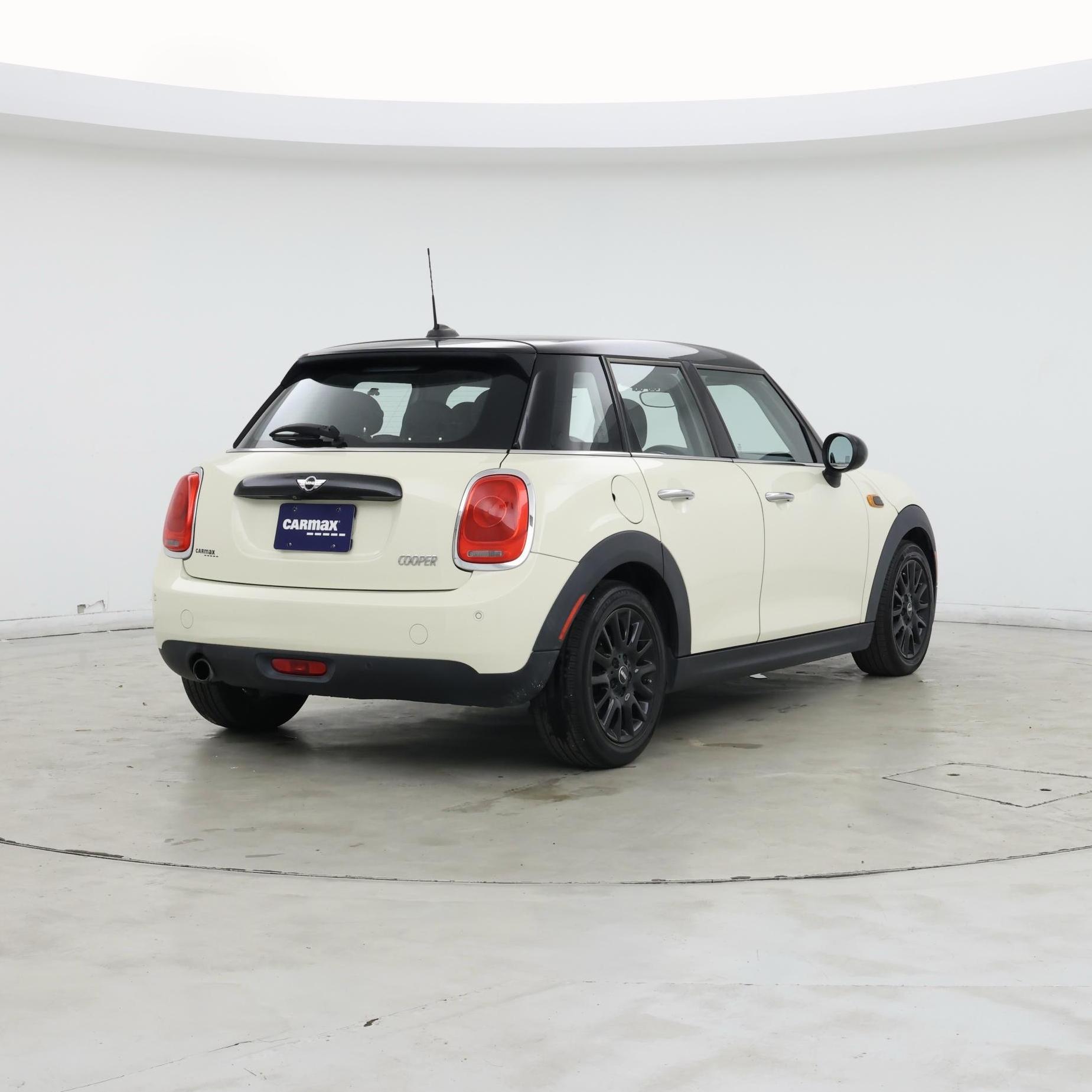 Thumbnail: 2017 MINI Cooper Hardtop - 8