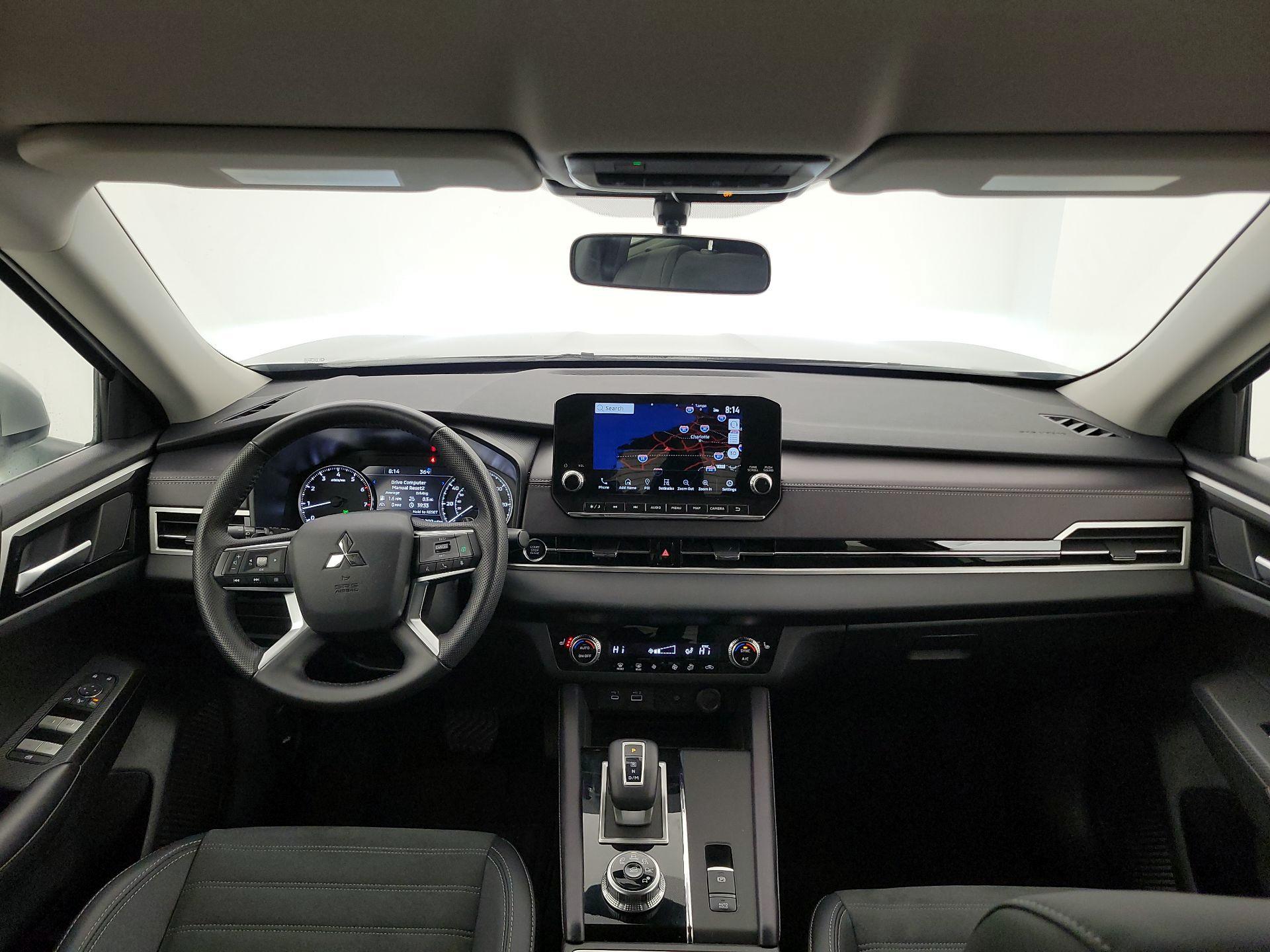 Thumbnail: 2024 Mitsubishi Outlander - 9