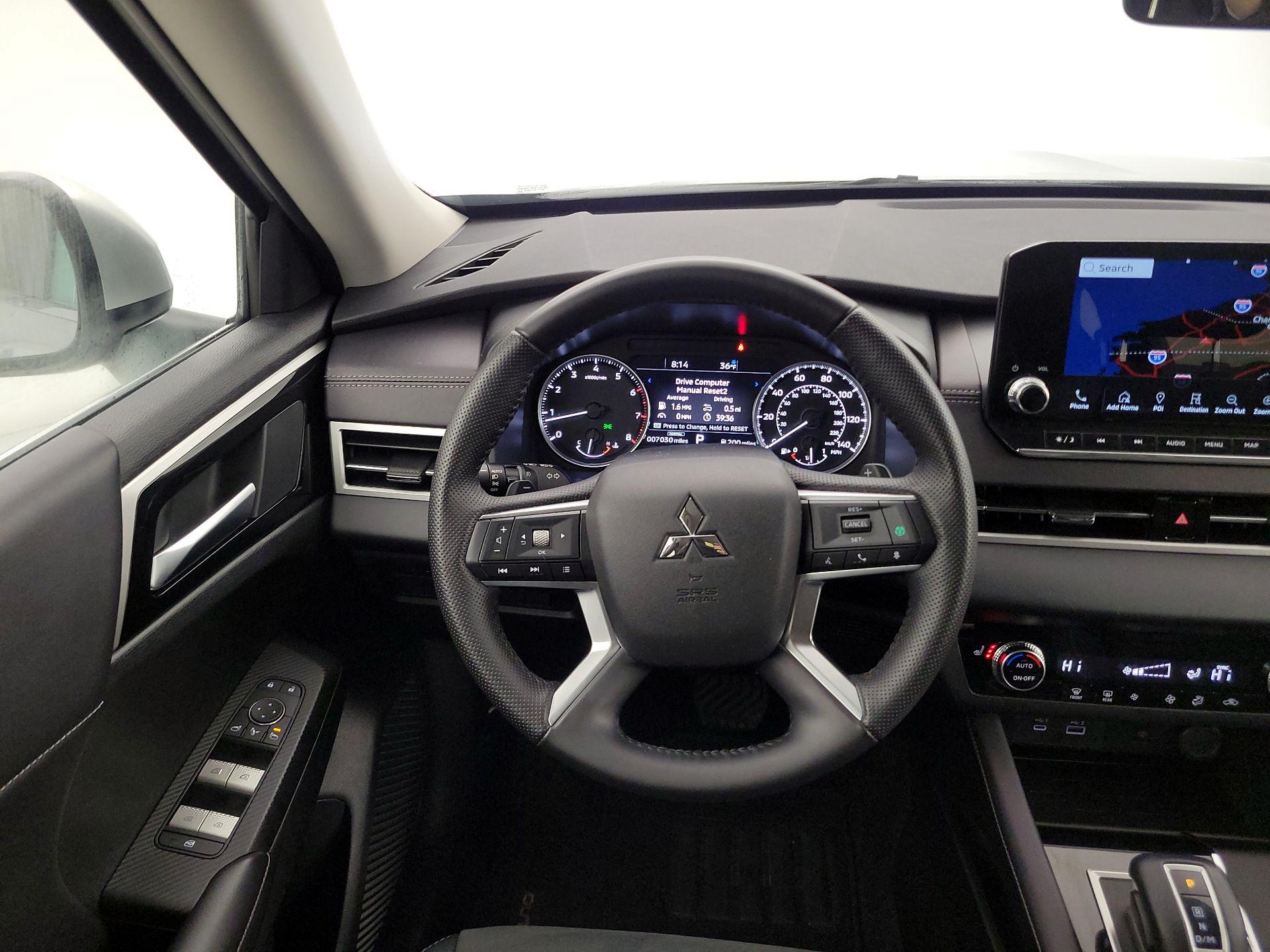 Thumbnail: 2024 Mitsubishi Outlander - 10