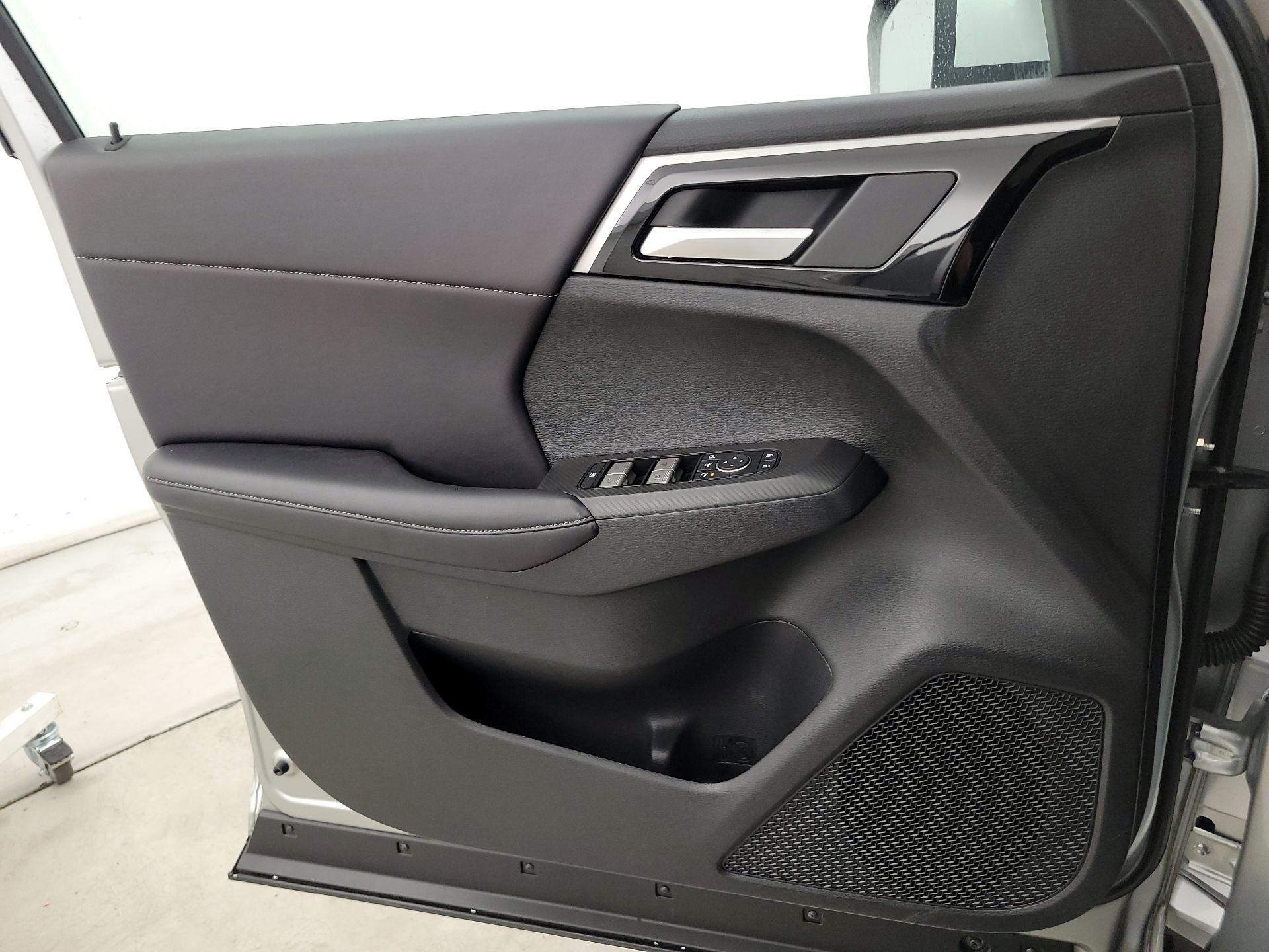 Thumbnail: 2024 Mitsubishi Outlander - 12