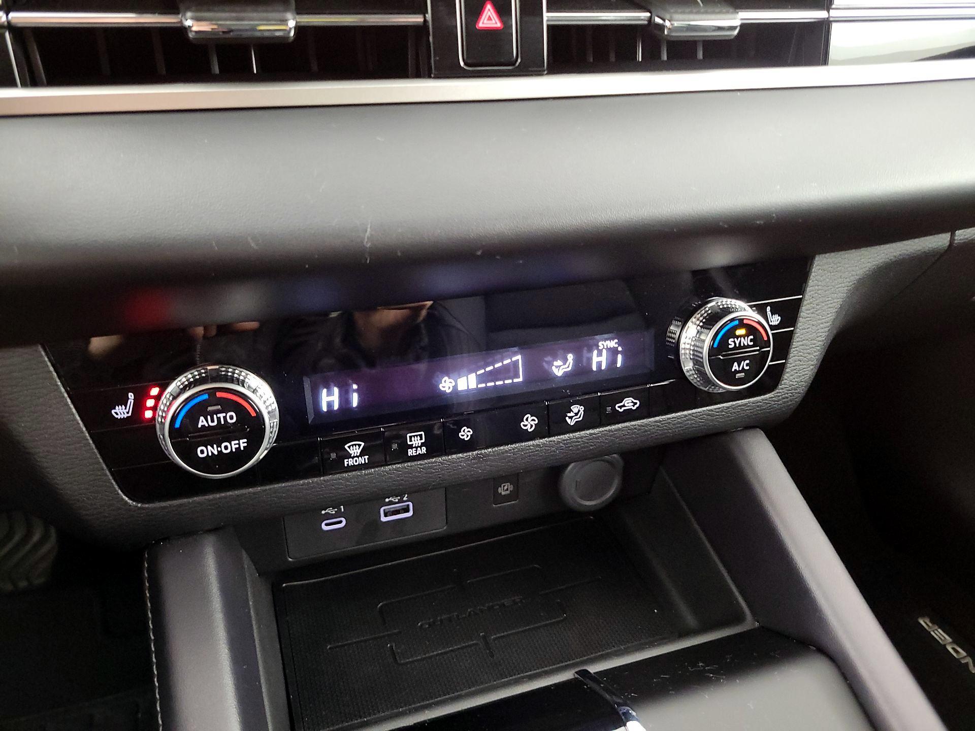 Thumbnail: 2024 Mitsubishi Outlander - 17