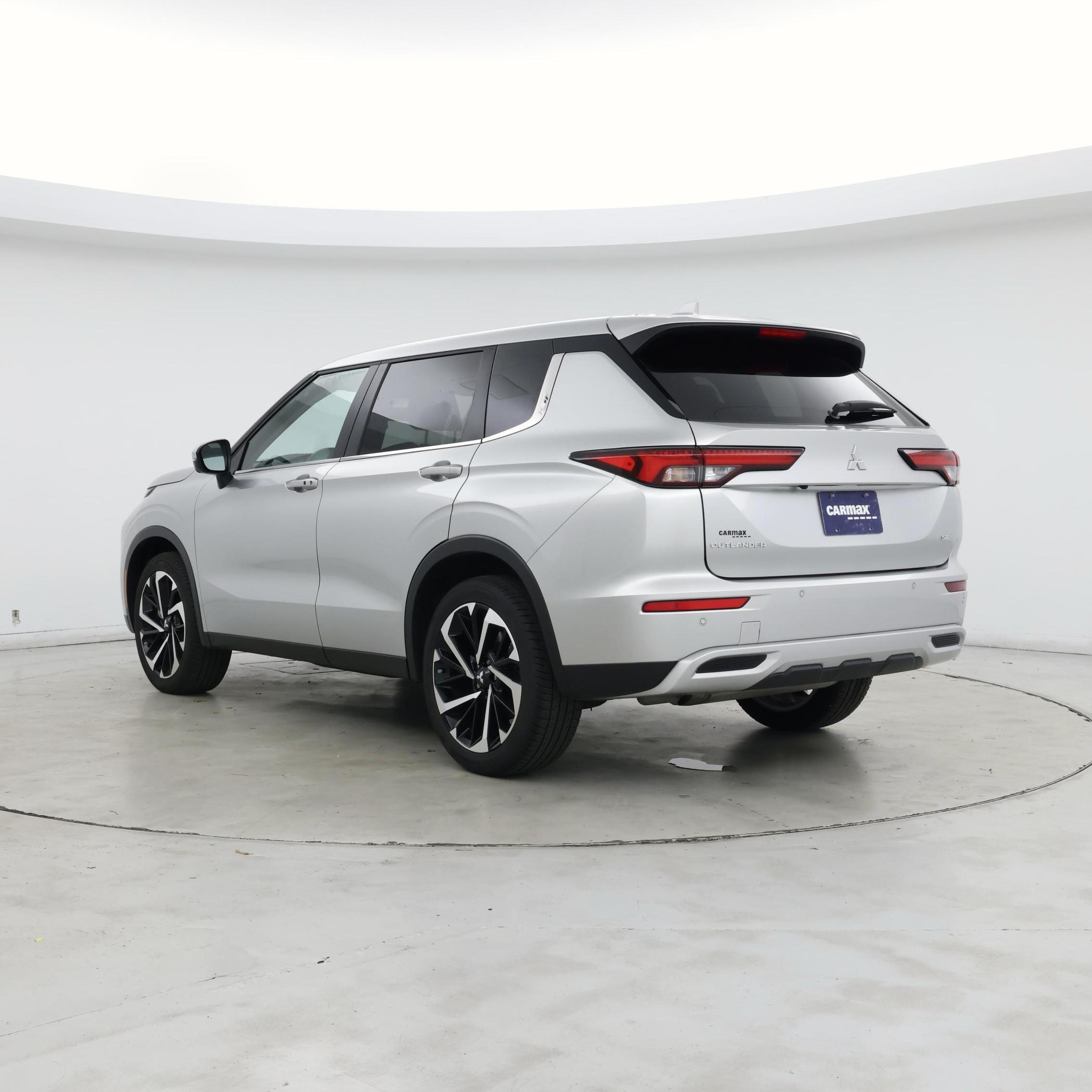 Thumbnail: 2024 Mitsubishi Outlander - 2