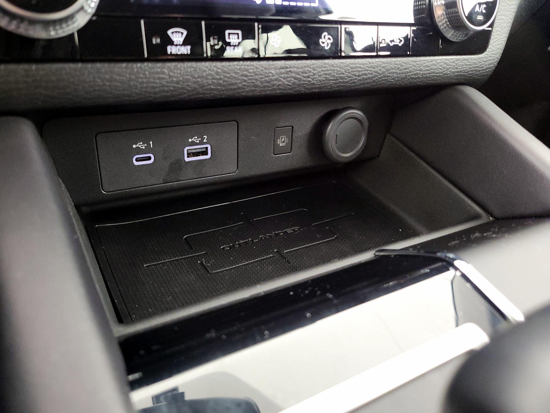 Thumbnail: 2024 Mitsubishi Outlander - 19