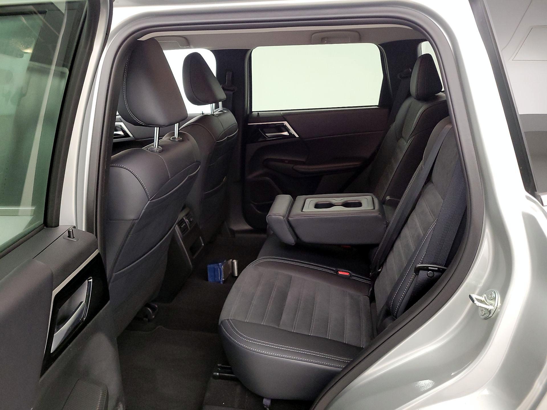 Thumbnail: 2024 Mitsubishi Outlander - 20