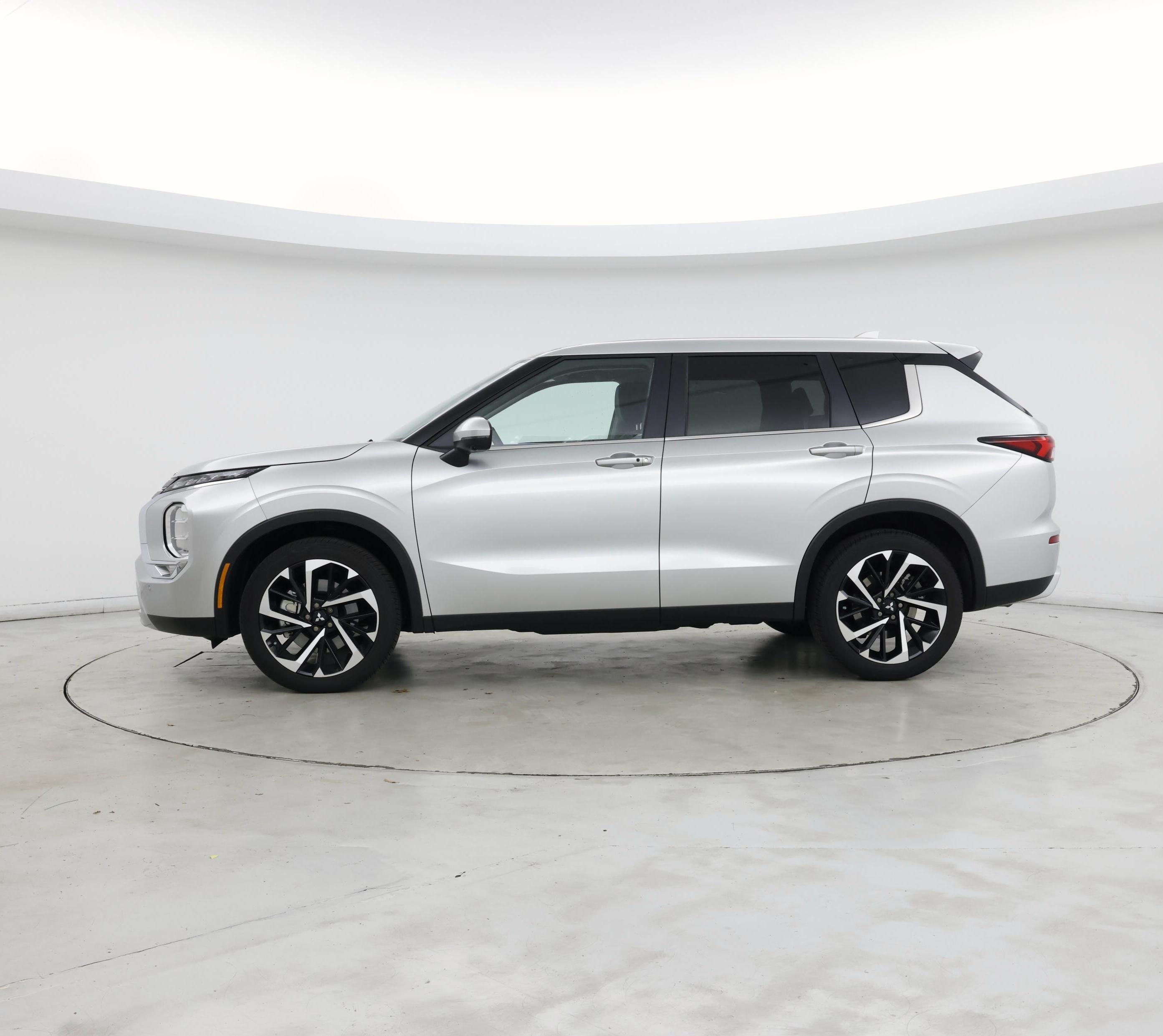 Thumbnail: 2024 Mitsubishi Outlander - 3