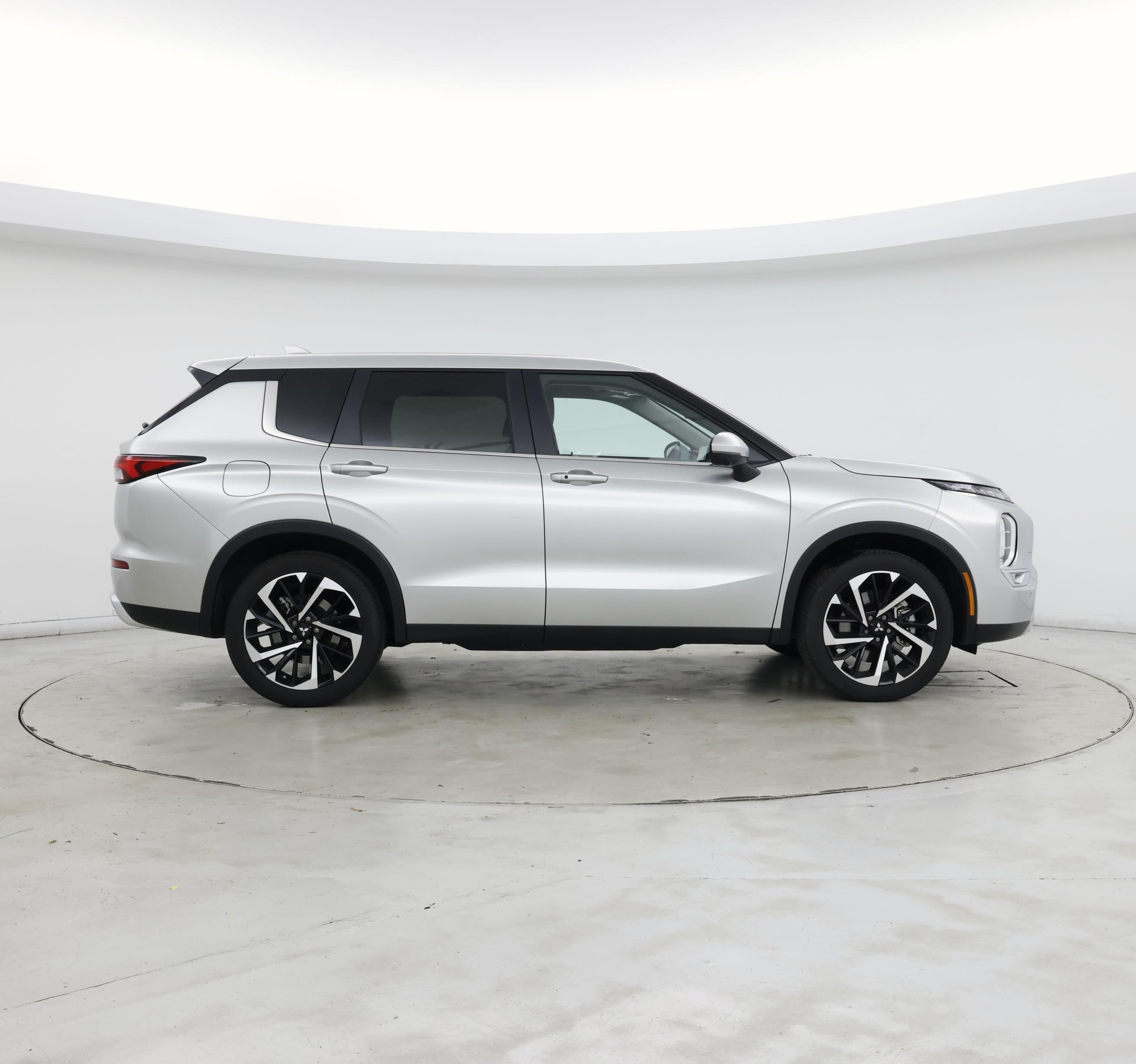 Thumbnail: 2024 Mitsubishi Outlander - 7