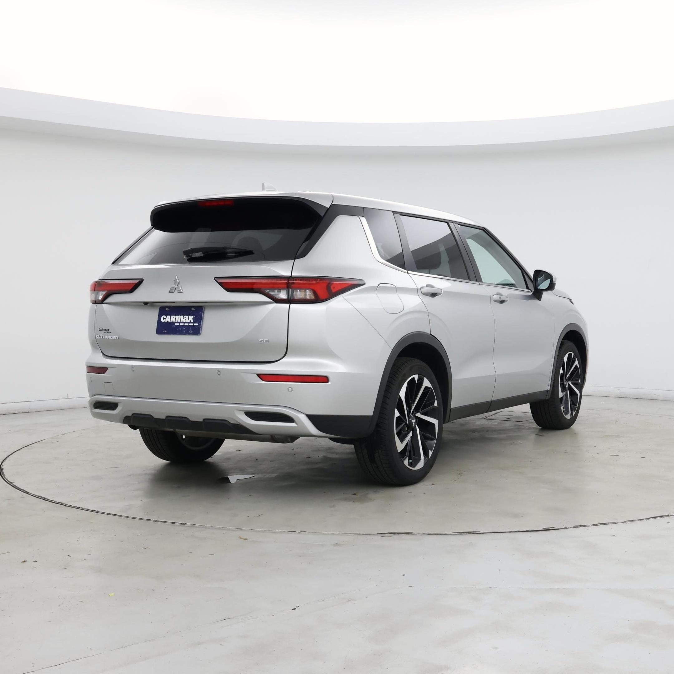 Thumbnail: 2024 Mitsubishi Outlander - 8