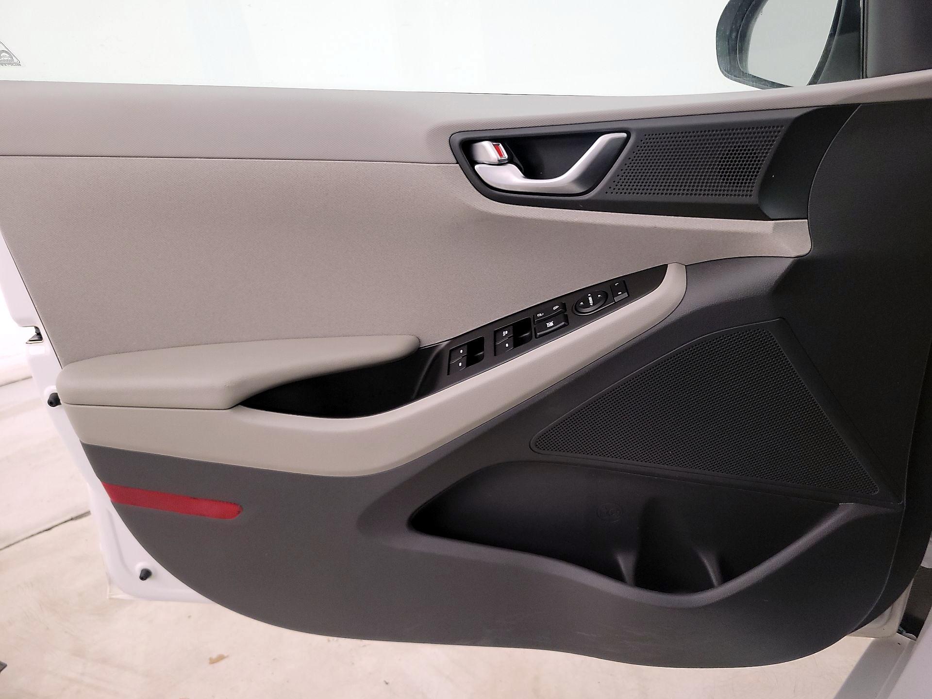 Thumbnail: 2019 Hyundai Ioniq - 12